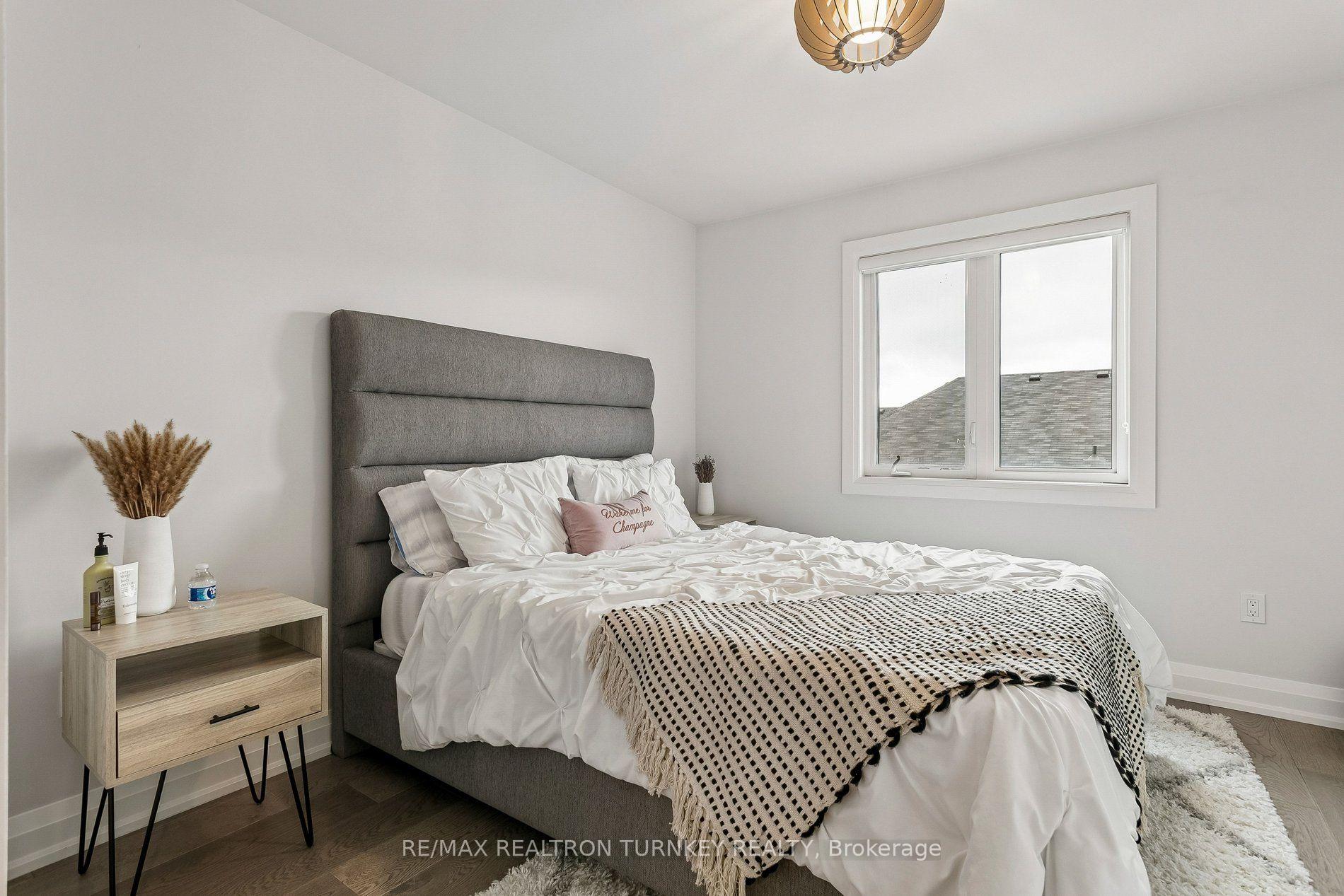 Photo 30 of 4 Gord Matthews Way, Uxbridge — HOMEH
