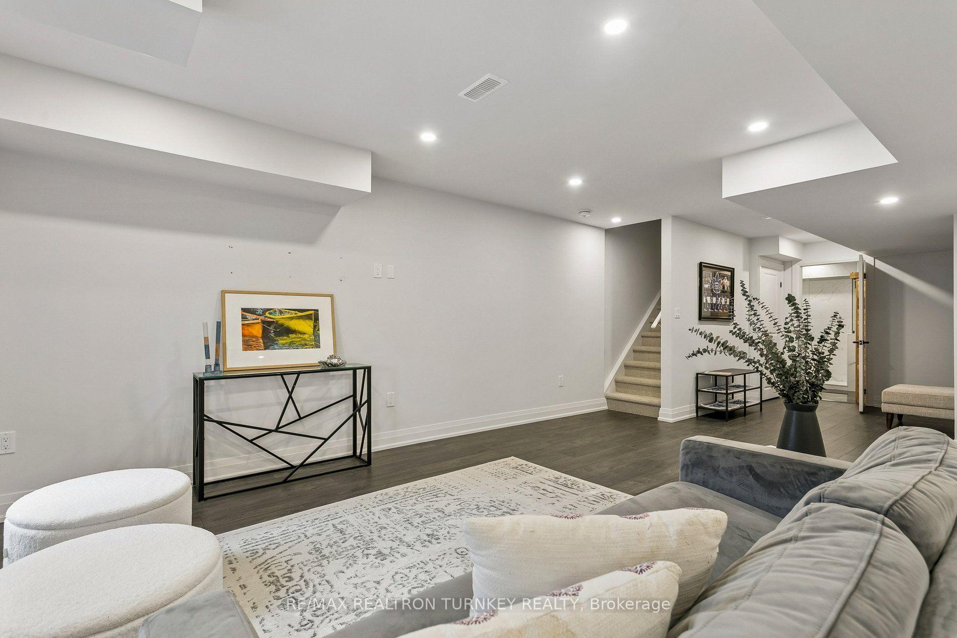 Photo 34 of 4 Gord Matthews Way, Uxbridge — HOMEH