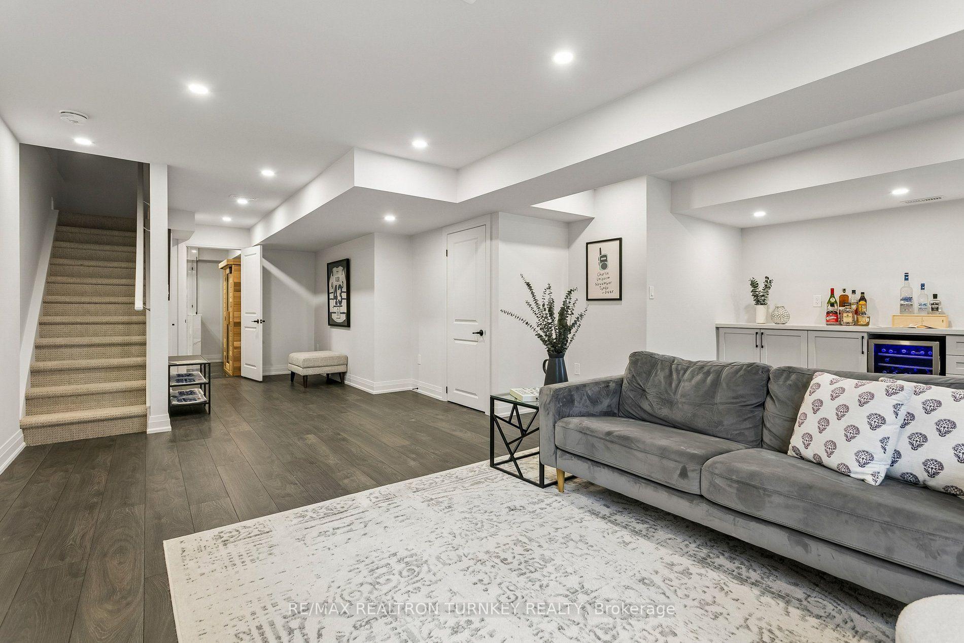Photo 36 of 4 Gord Matthews Way, Uxbridge — HOMEH