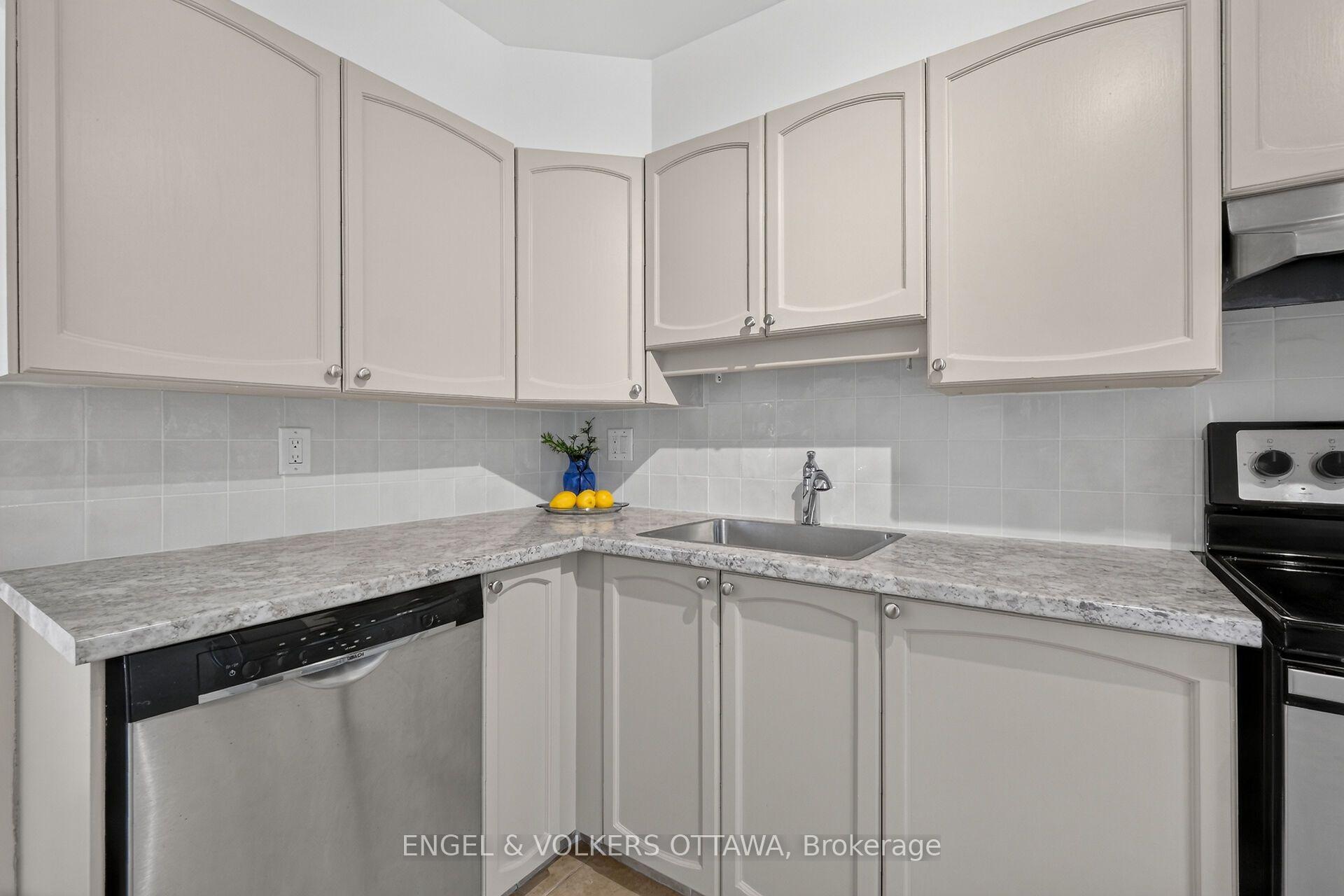 Photo 14 of Unit 100, 1780 Marsala Crescent, Ottawa, Fallingbrook/Pineridge — HOMEH