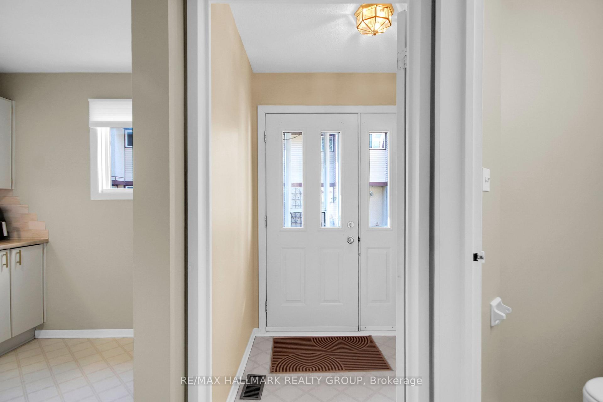 Photo 2 of Unit 61, 1582 Feather Lane, Ottawa, Sawmill Creek/Timbermill — HOMEH