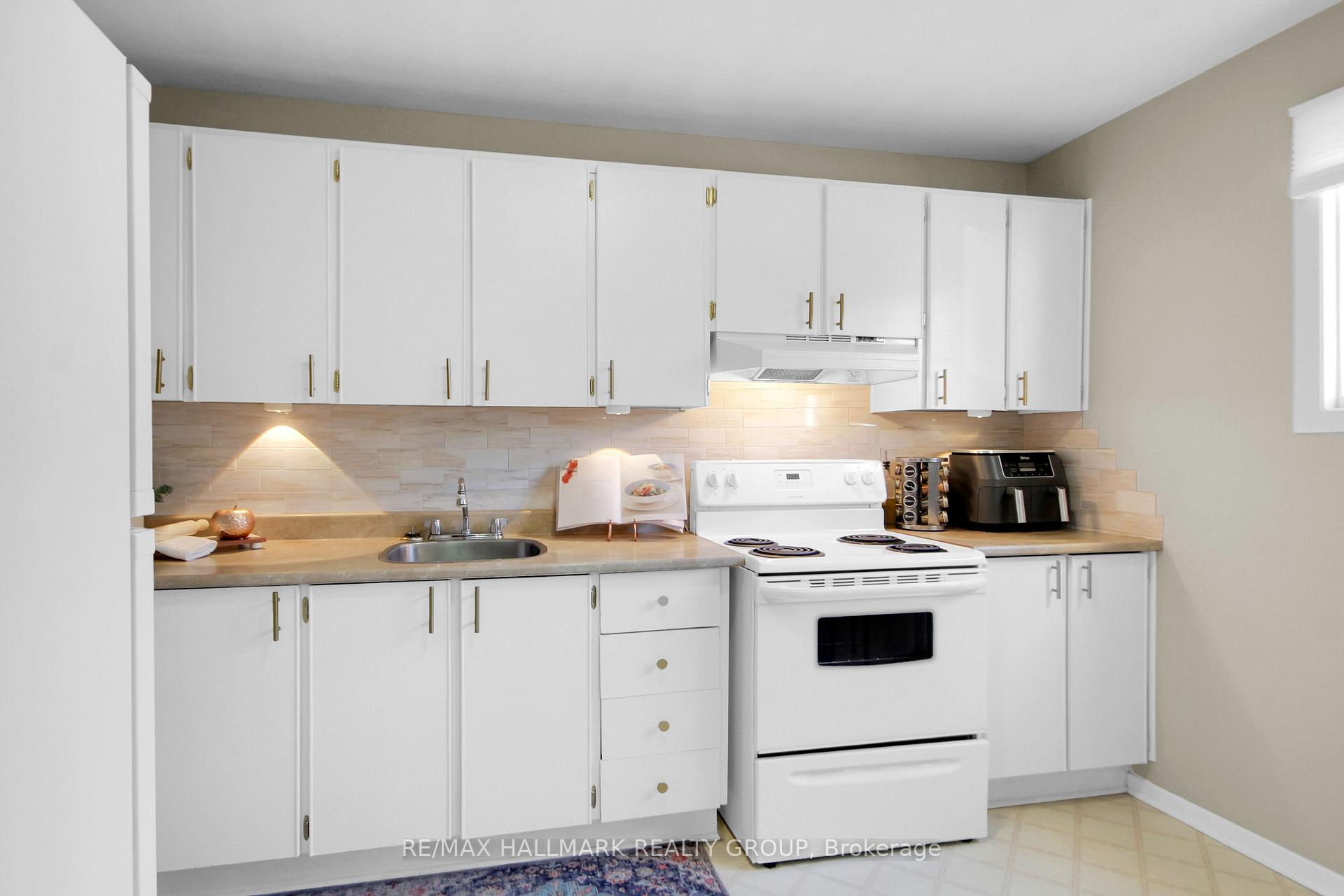 Photo 5 of Unit 61, 1582 Feather Lane, Ottawa, Sawmill Creek/Timbermill — HOMEH