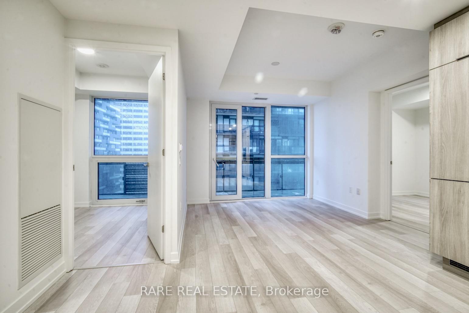 Photo 3 of Unit 1806, 39 Roehampton Avenue, Toronto, Mount Pleasant West — HOMEH