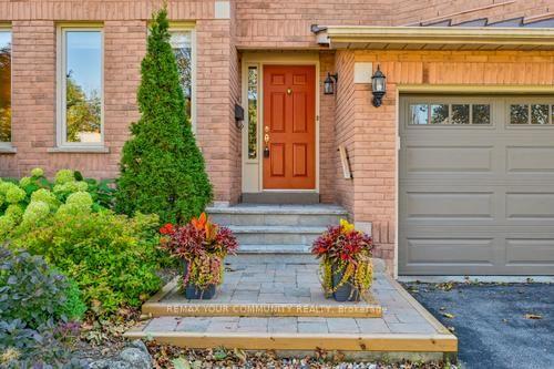 Photo 2 of 5 Lofthouse Drive, Whitby, Rolling Acres — HOMEH