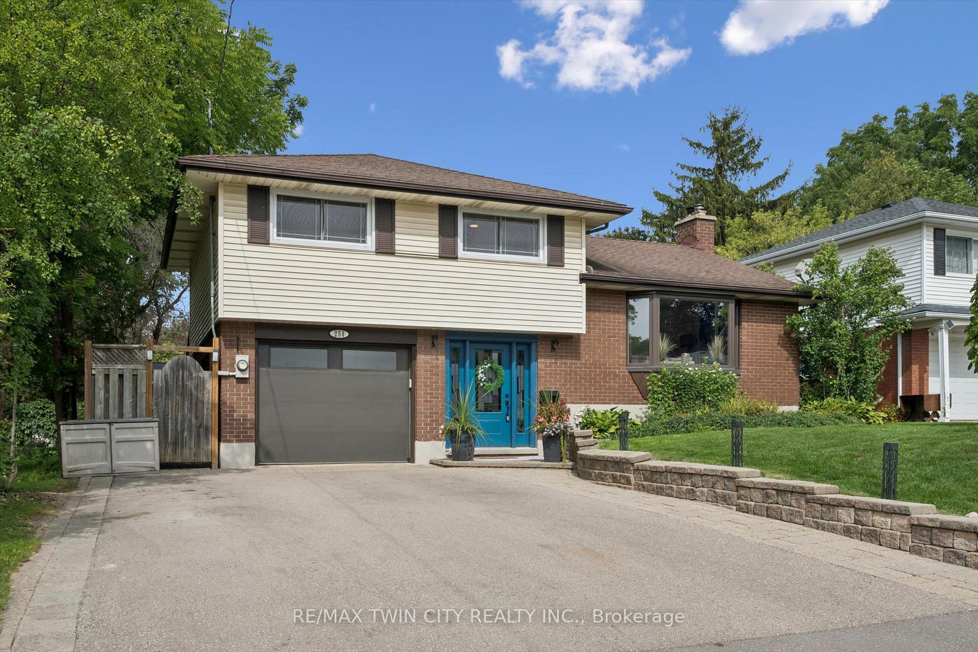 Photo 3 of 254 Quickfall Drive, Waterloo — HOMEH
