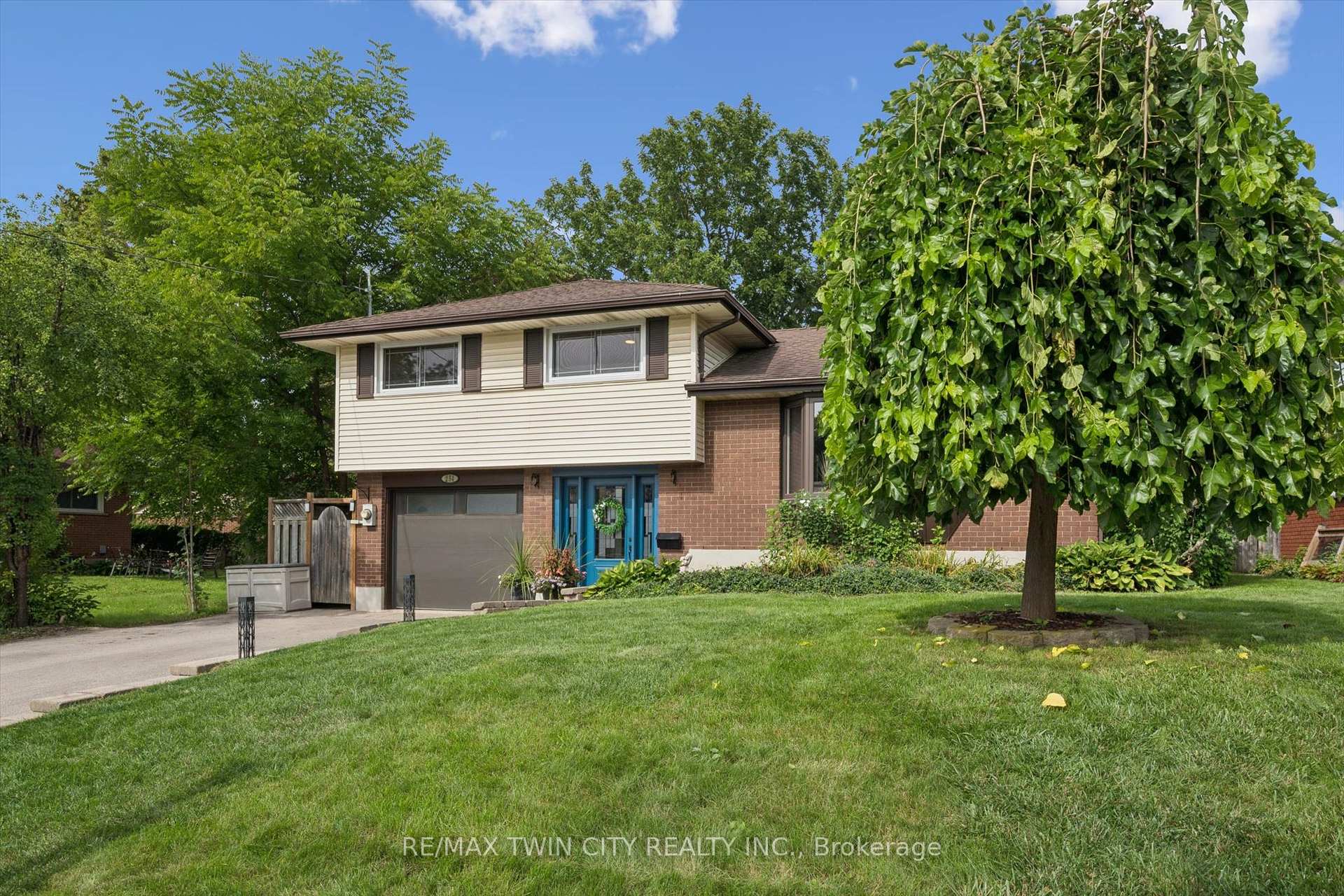 Photo 4 of 254 Quickfall Drive, Waterloo — HOMEH