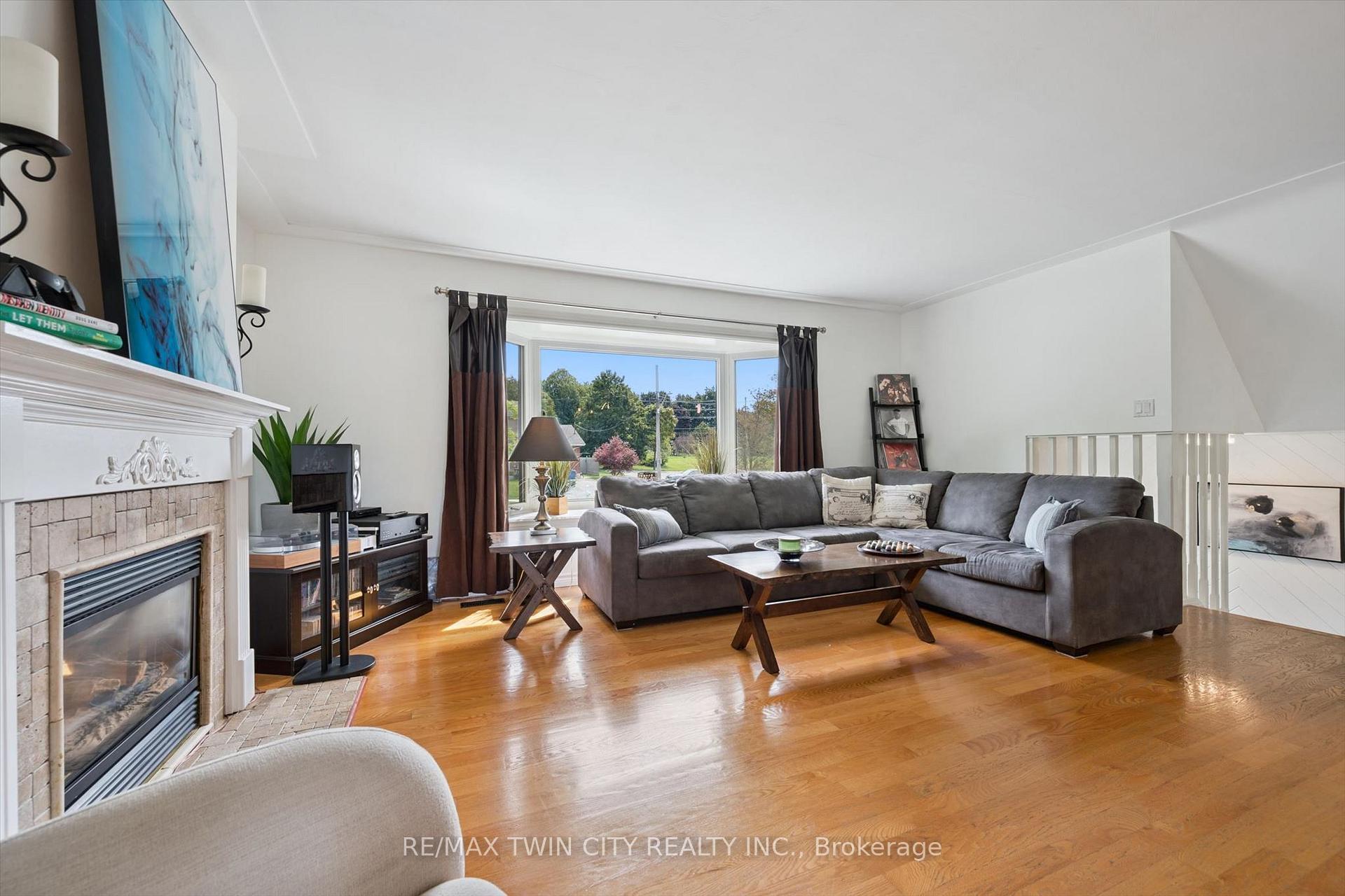 Photo 9 of 254 Quickfall Drive, Waterloo — HOMEH