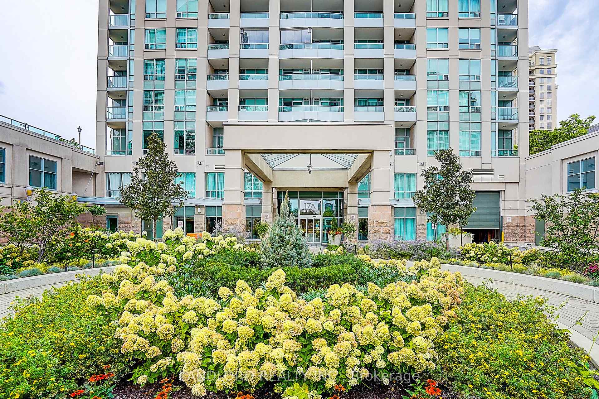 Photo 3 of Unit 1014, 17 Barberry Place, North York, Bayview Village — HOMEH