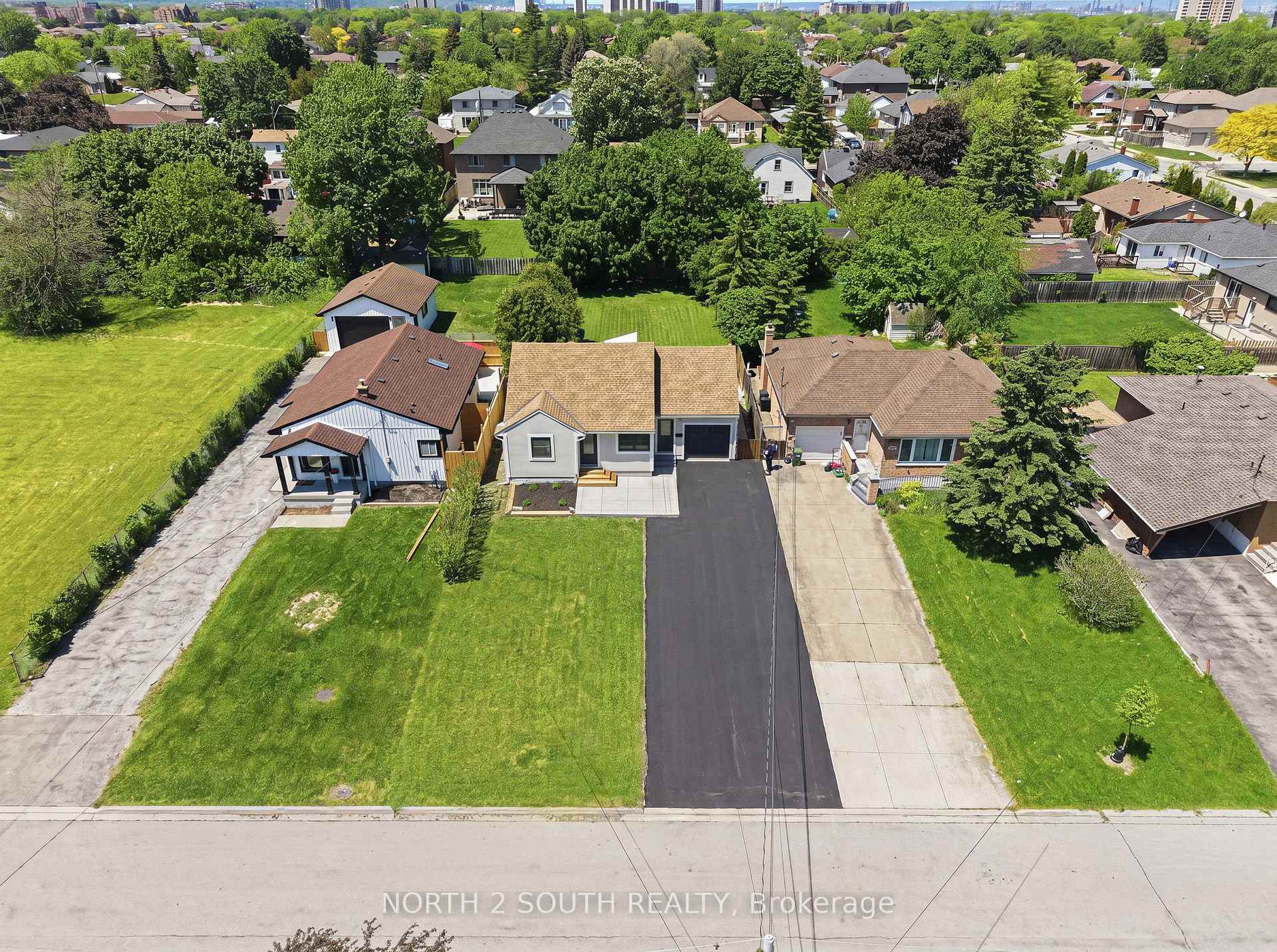 Photo 32 of 63 Chester Road, Hamilton, Stoney Creek — HOMEH