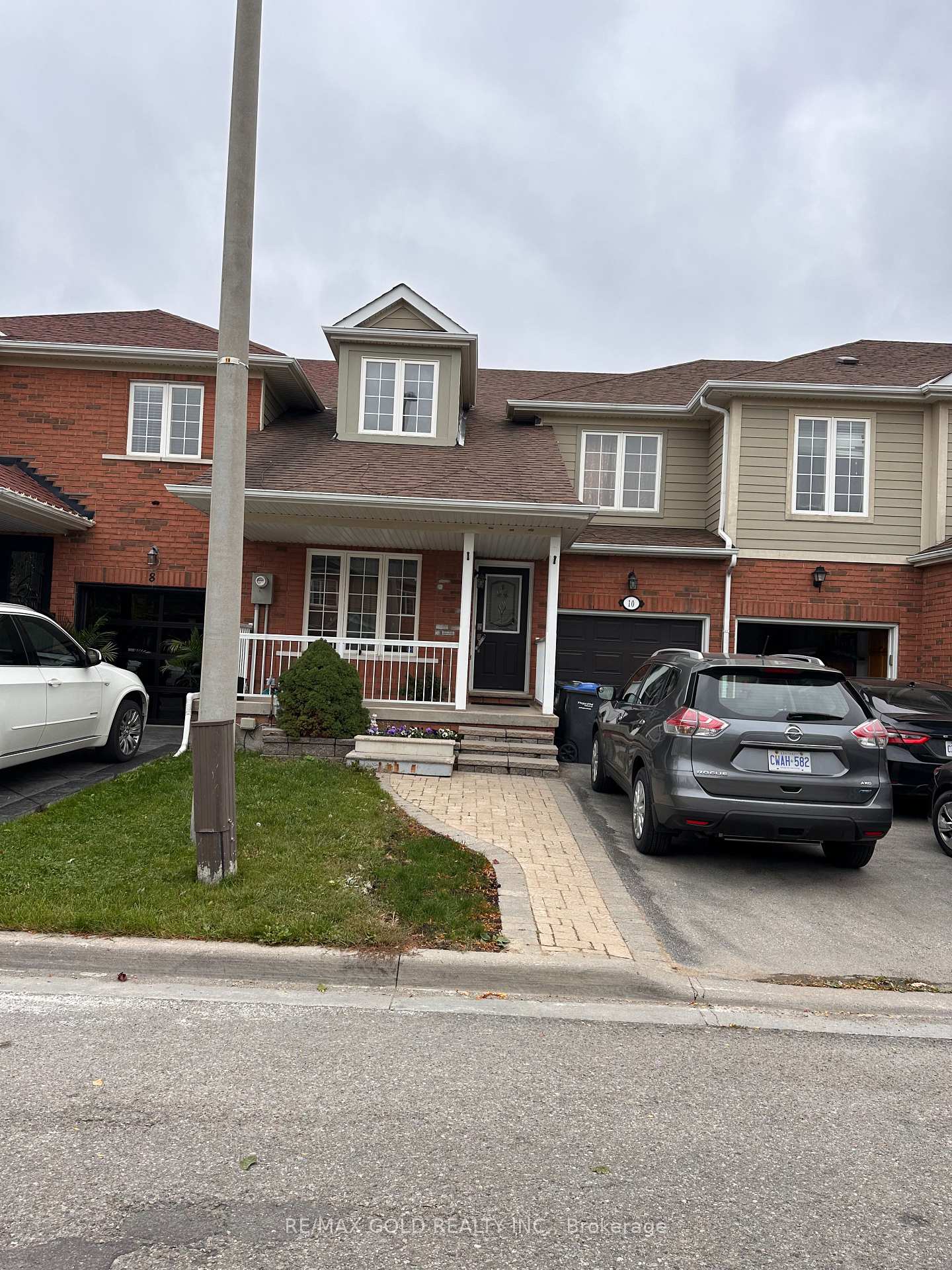 Photo 2 of 10 Irene Crescent, Brampton, Fletcher's Meadow — HOMEH