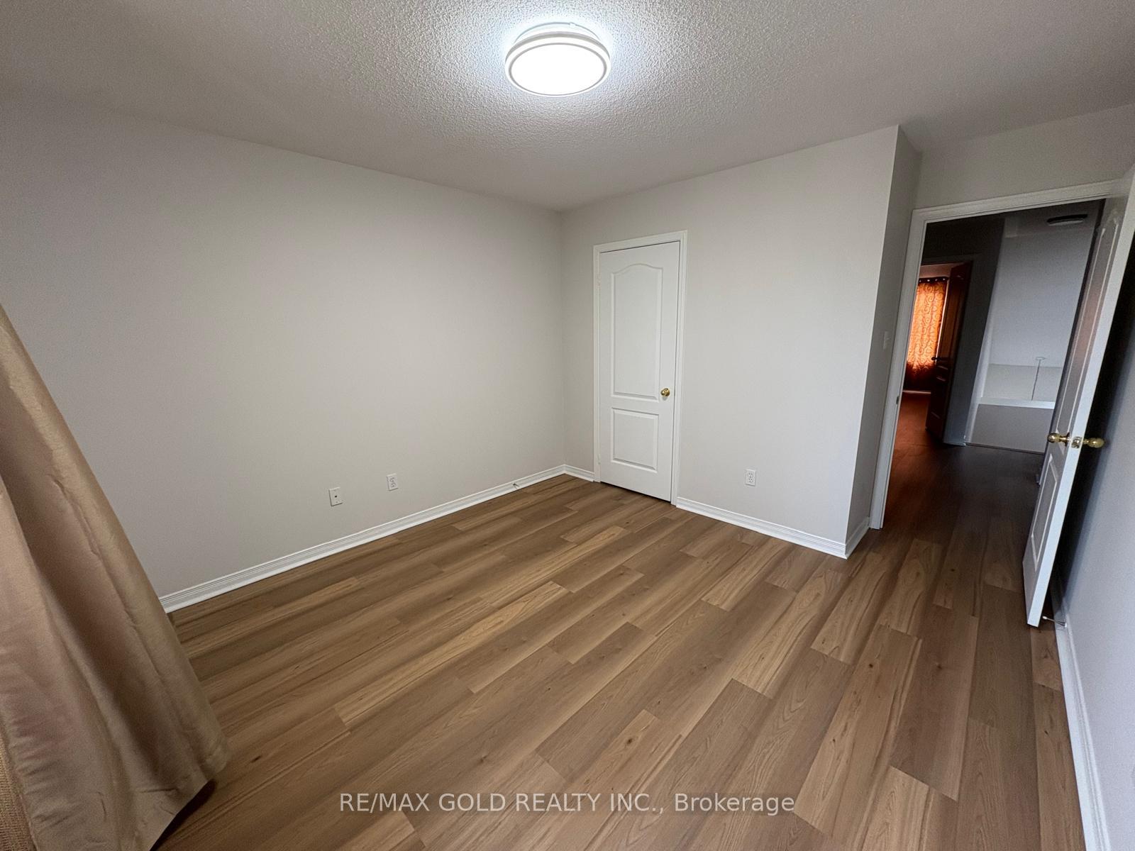 Photo 3 of 10 Irene Crescent, Brampton, Fletcher's Meadow — HOMEH