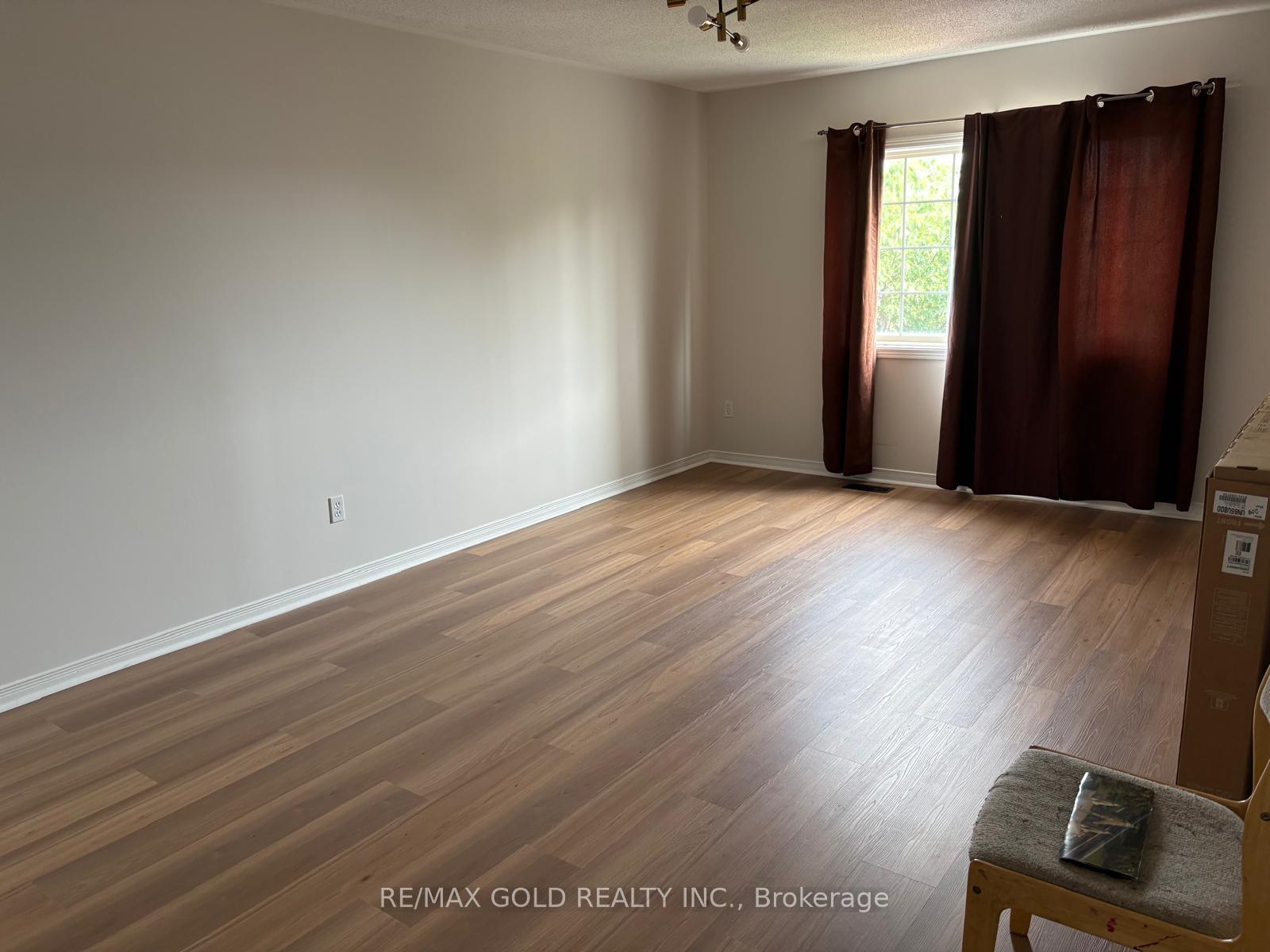 Photo 5 of 10 Irene Crescent, Brampton, Fletcher's Meadow — HOMEH