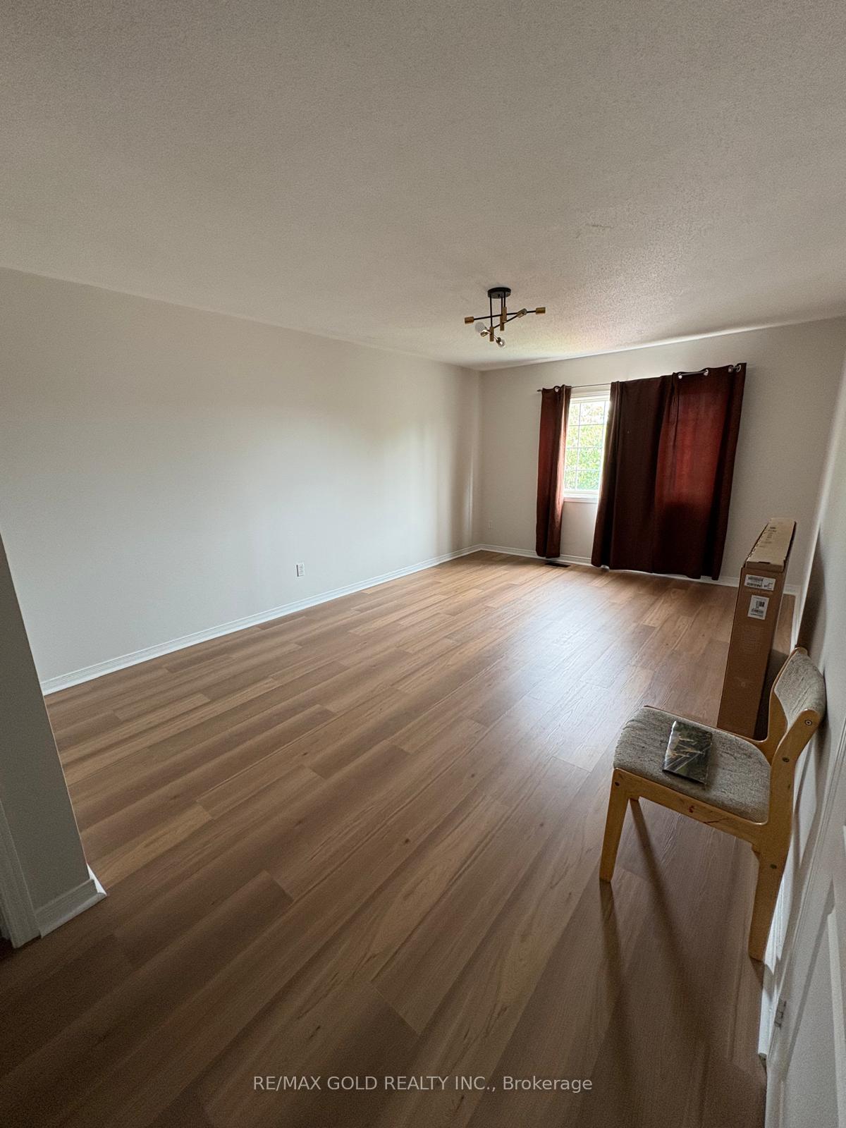 Photo 12 of 10 Irene Crescent, Brampton, Fletcher's Meadow — HOMEH