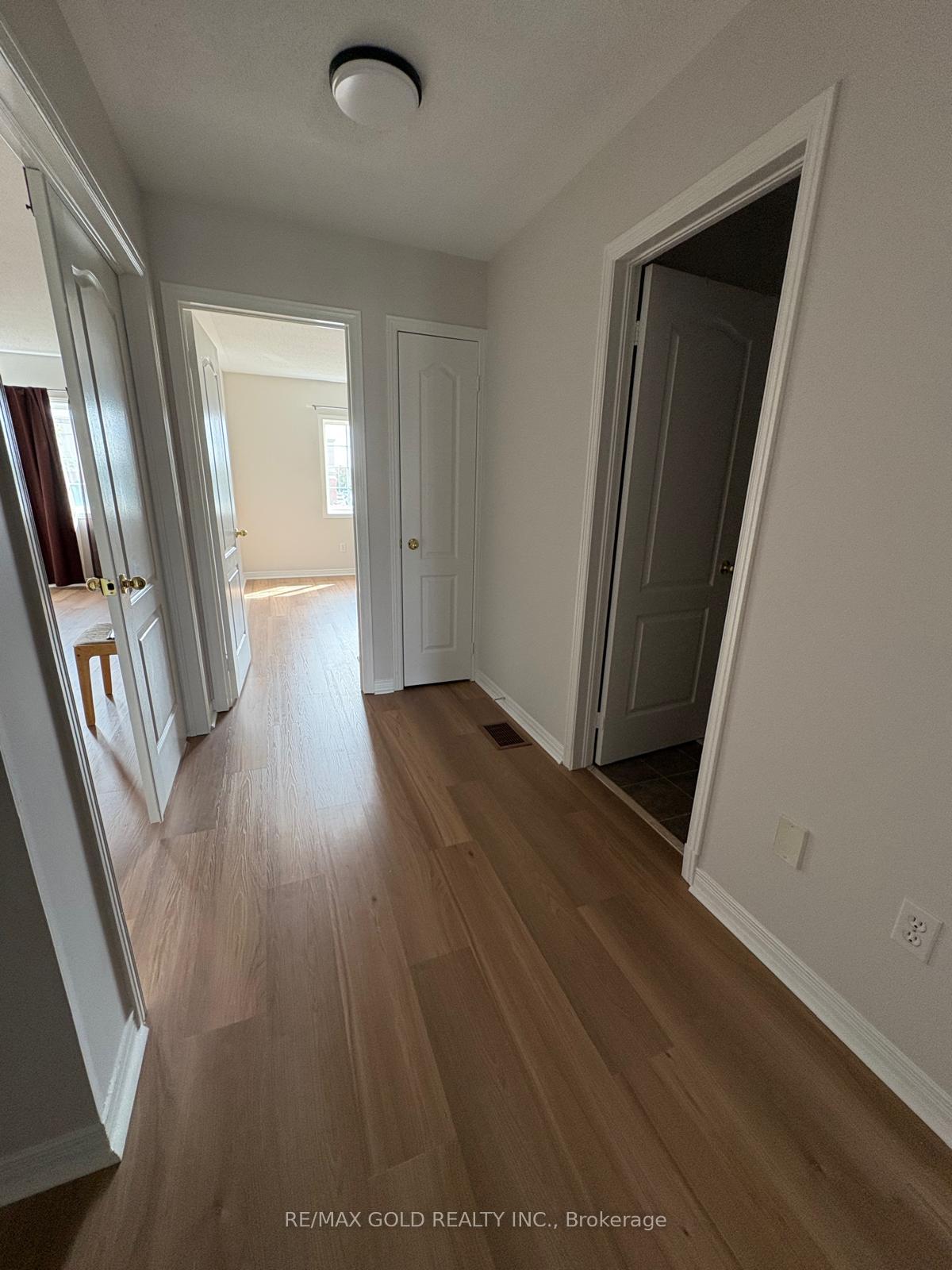 Photo 14 of 10 Irene Crescent, Brampton, Fletcher's Meadow — HOMEH