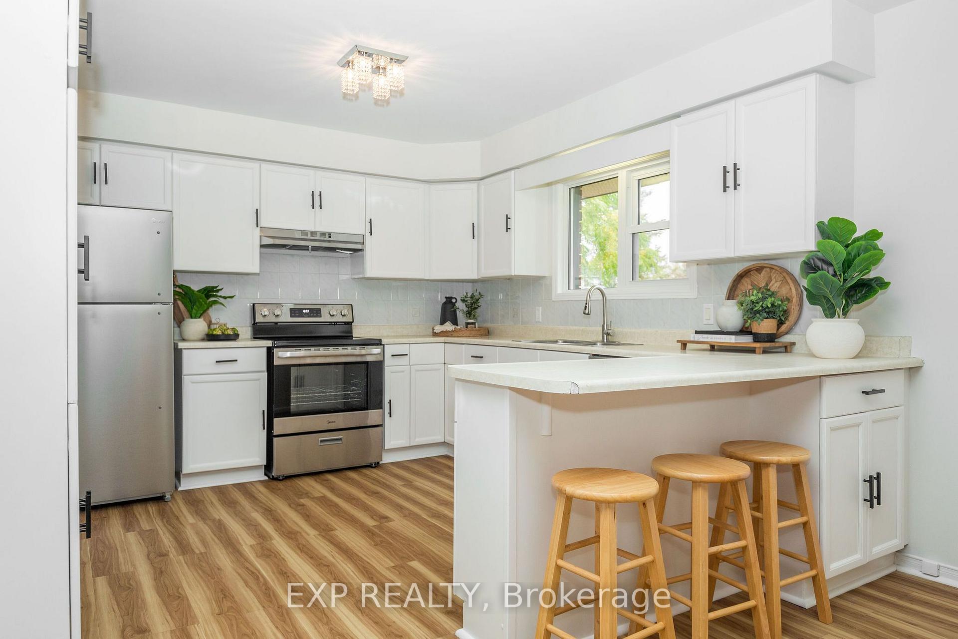 Photo 9 of 33 Shaw Street, Springwater, Elmvale — HOMEH