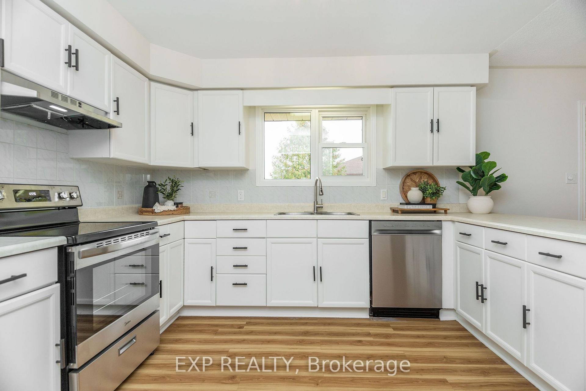 Photo 13 of 33 Shaw Street, Springwater, Elmvale — HOMEH