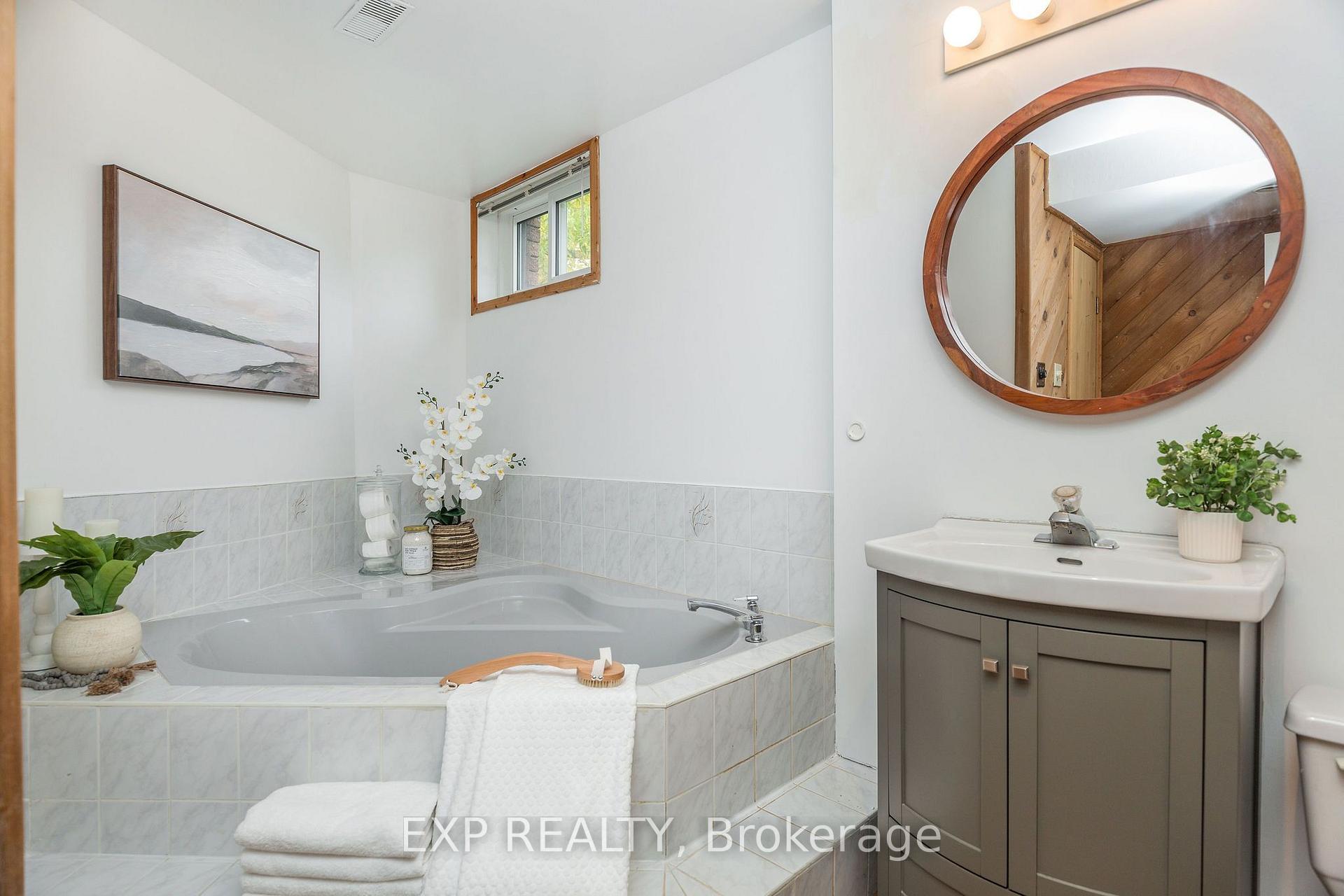 Photo 27 of 33 Shaw Street, Springwater, Elmvale — HOMEH