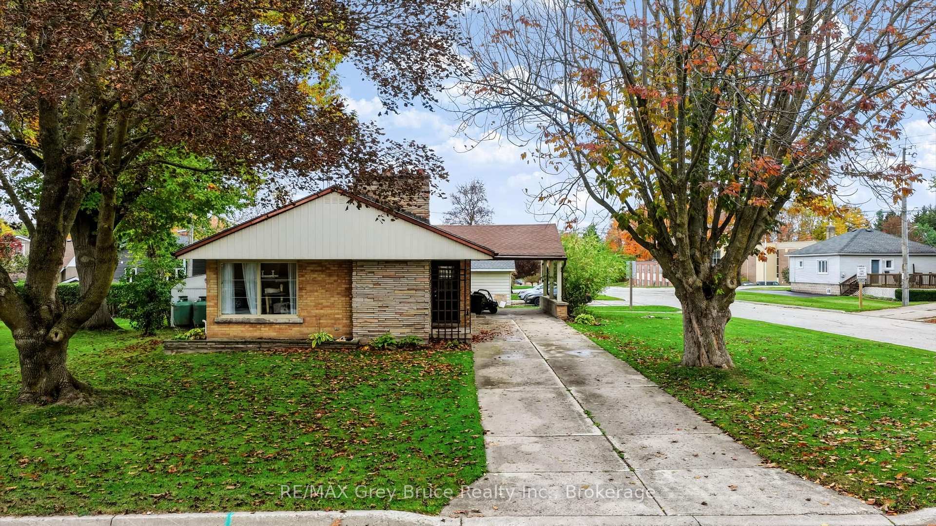 Photo 2 of 112 8th Street S, Arran-Elderslie — HOMEH
