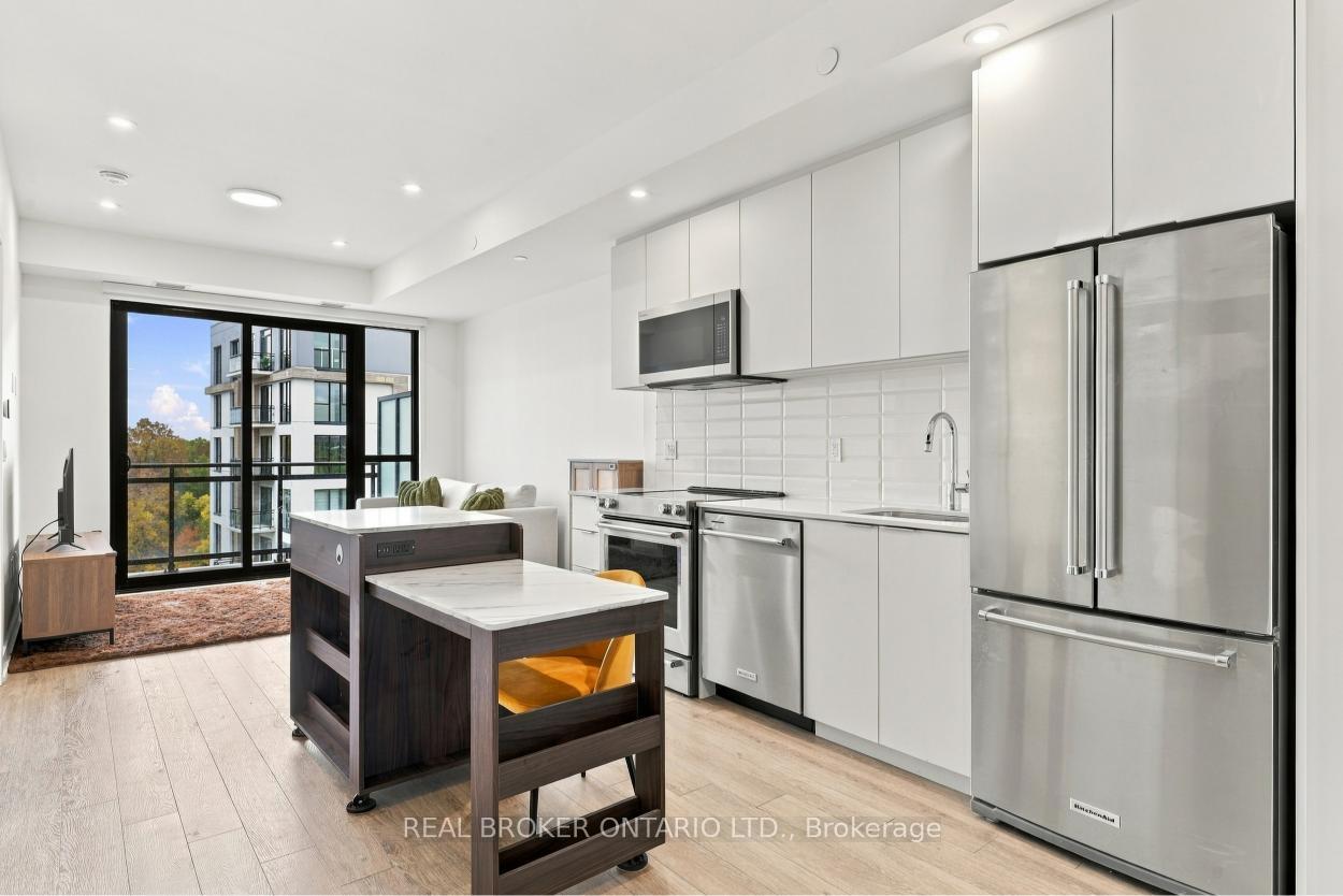 Photo of Unit 608, 720 Whitlock Avenue