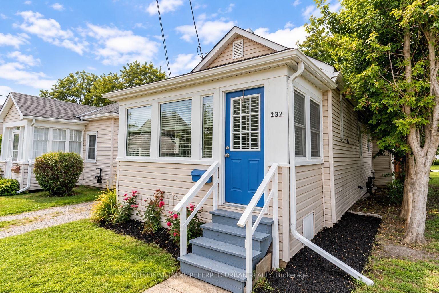 Front of 232 University Avenue W