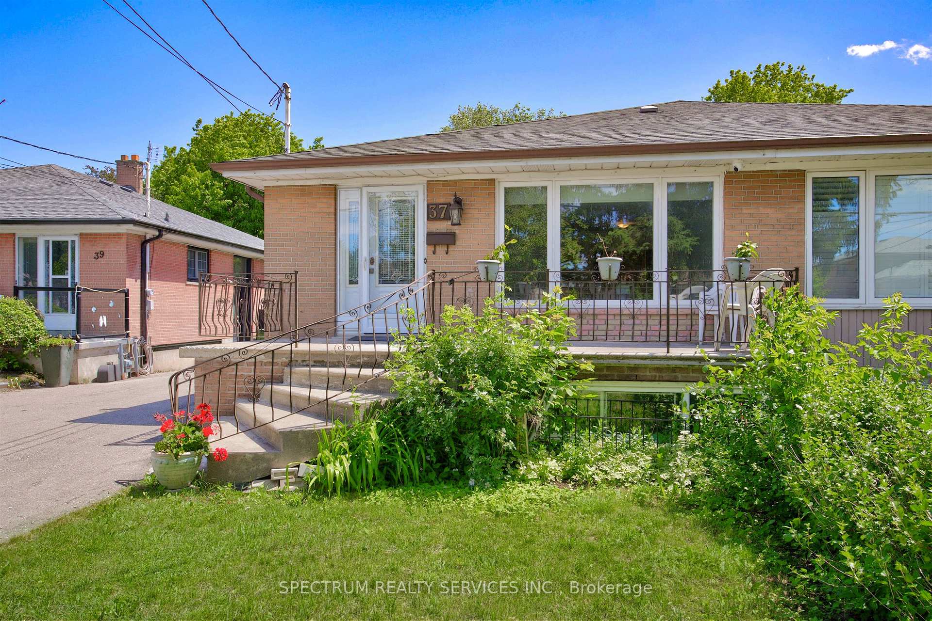 Photo 1 of 37 Newlin Crescent, North York, Glenfield-Jane Heights — HOMEH