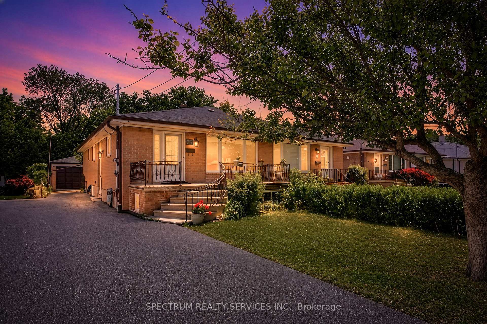 Photo 3 of 37 Newlin Crescent, North York, Glenfield-Jane Heights — HOMEH