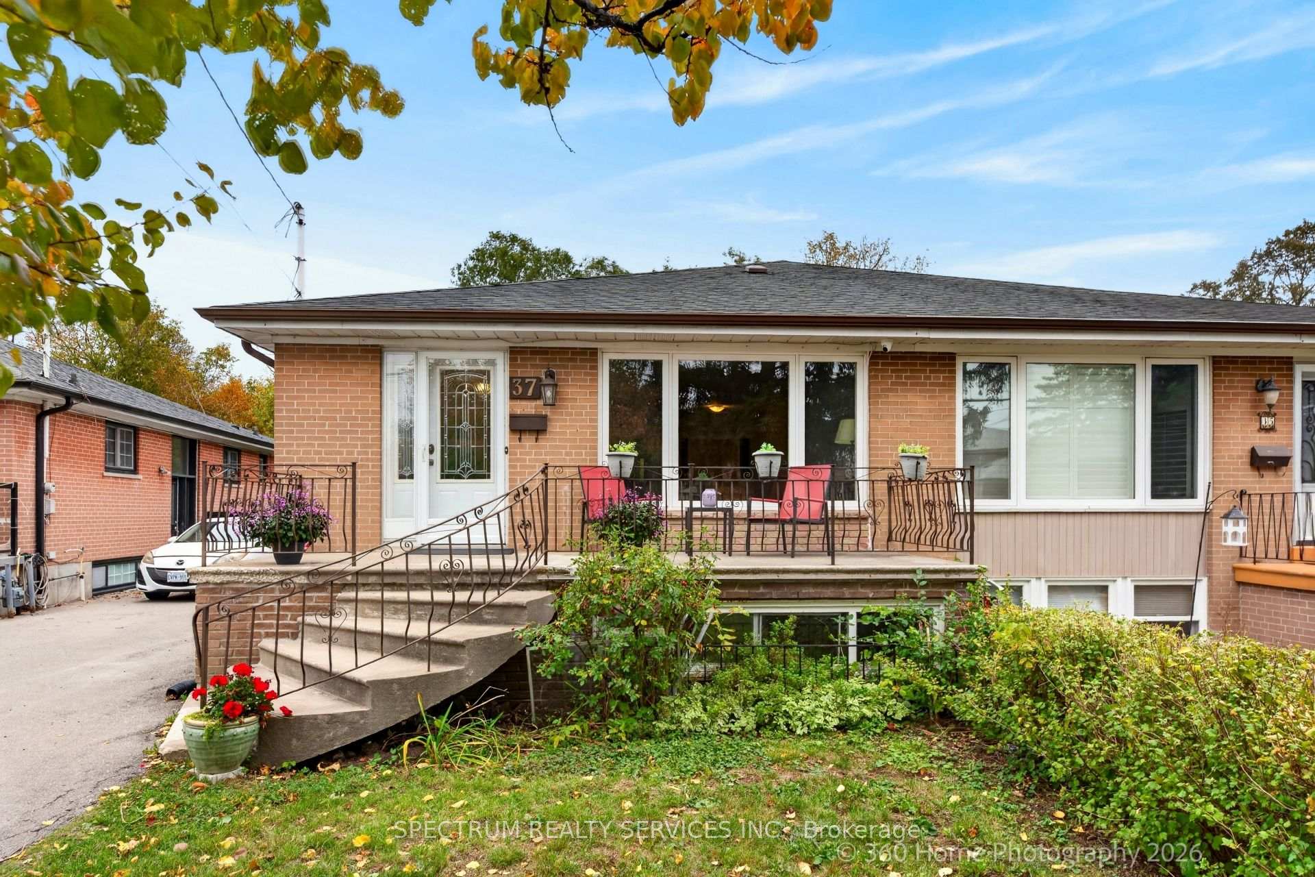 Photo 4 of 37 Newlin Crescent, North York, Glenfield-Jane Heights — HOMEH