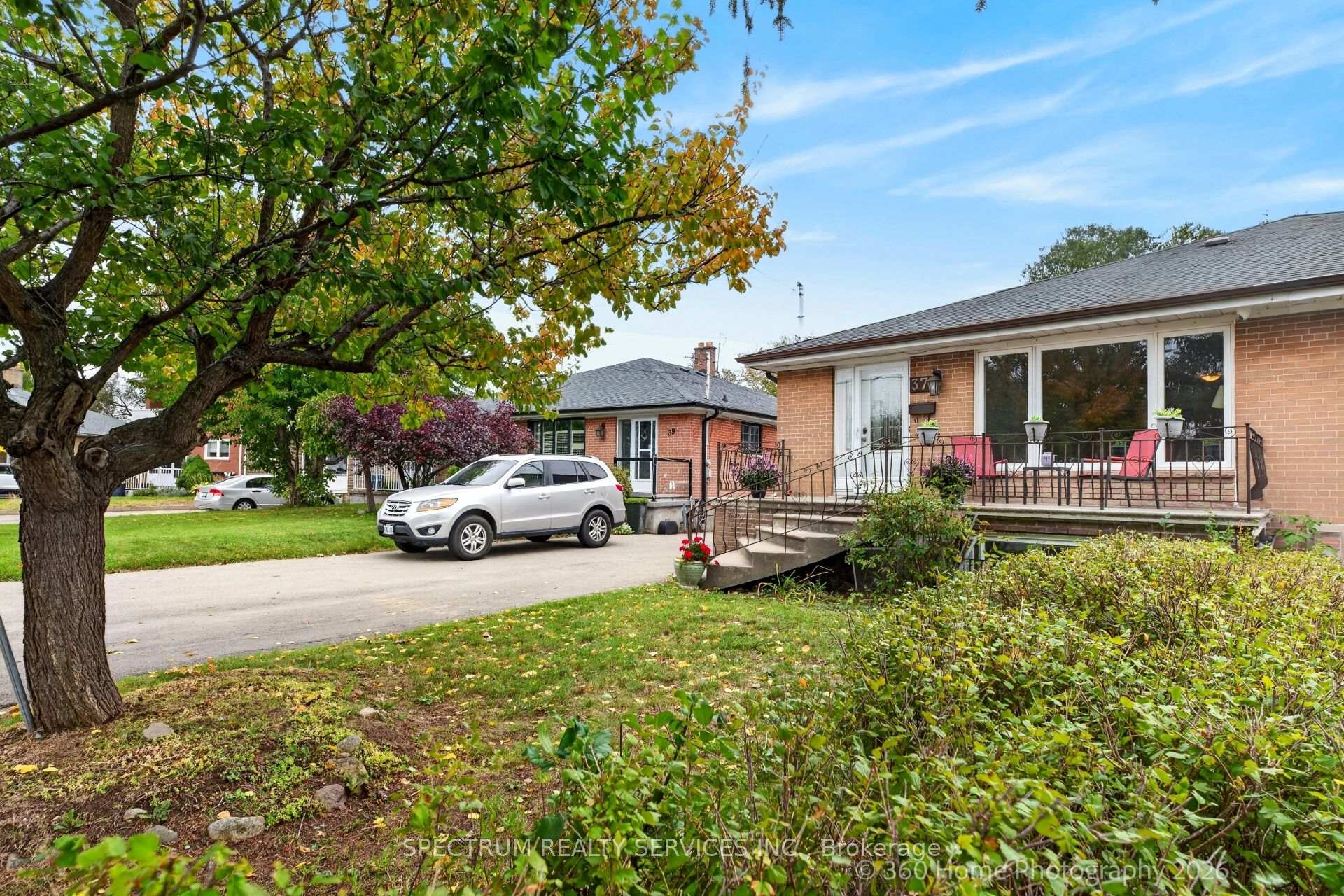 Photo 6 of 37 Newlin Crescent, North York, Glenfield-Jane Heights — HOMEH