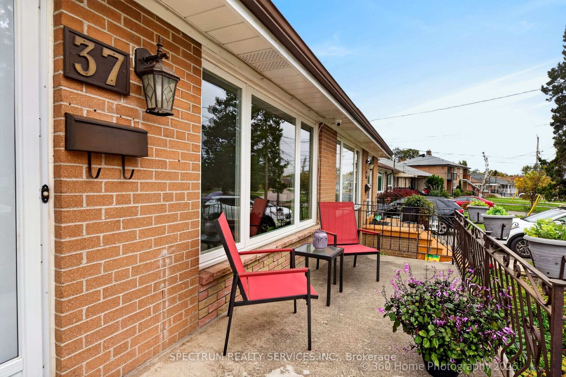 Photo 7 of 37 Newlin Crescent, North York, Glenfield-Jane Heights — HOMEH