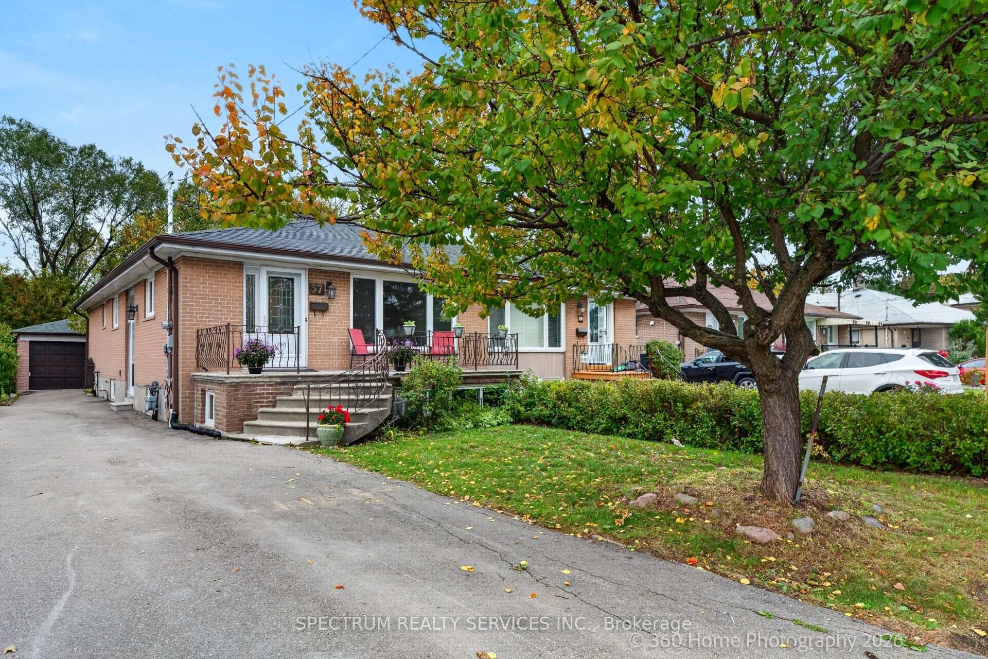 Photo 8 of 37 Newlin Crescent, North York, Glenfield-Jane Heights — HOMEH