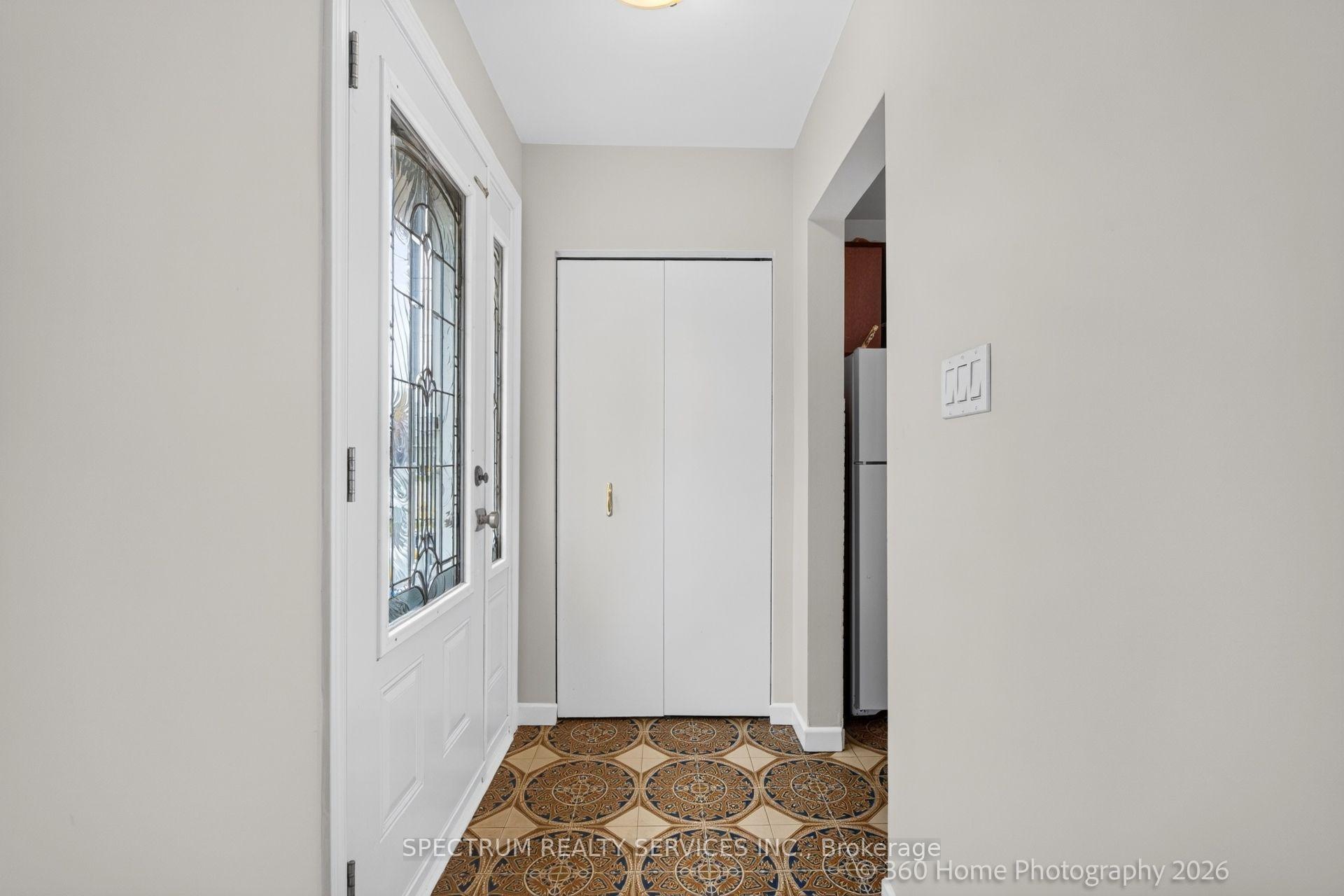 Photo 9 of 37 Newlin Crescent, North York, Glenfield-Jane Heights — HOMEH