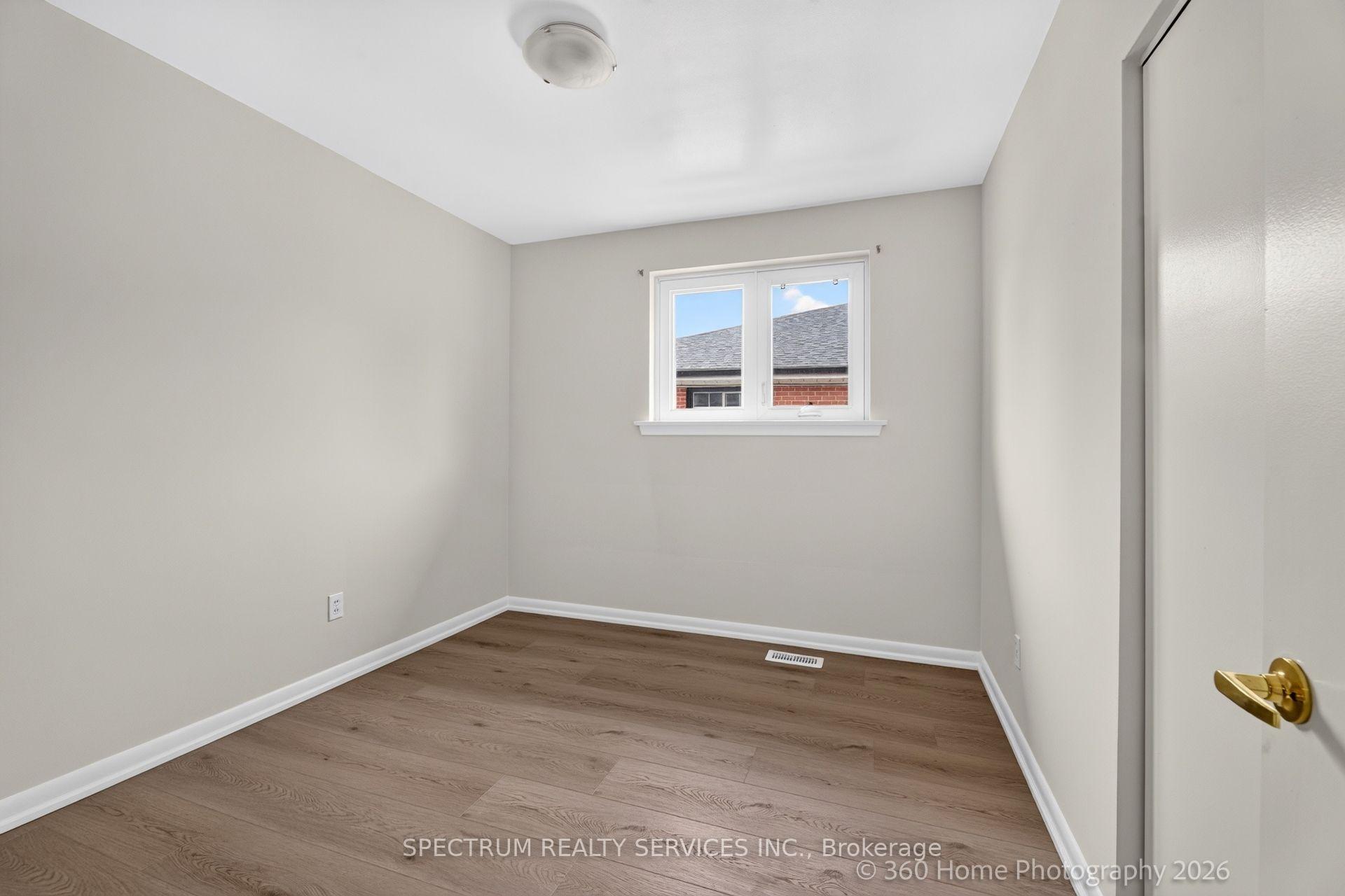 Photo 13 of 37 Newlin Crescent, North York, Glenfield-Jane Heights — HOMEH