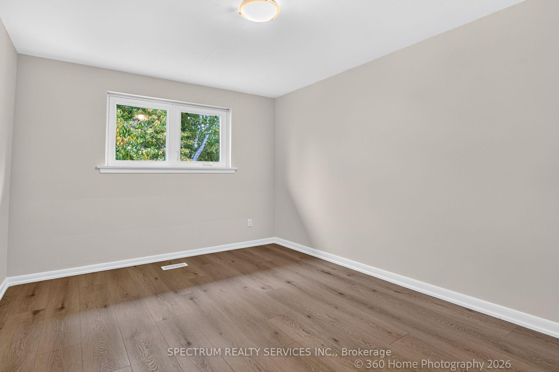 Photo 18 of 37 Newlin Crescent, North York, Glenfield-Jane Heights — HOMEH