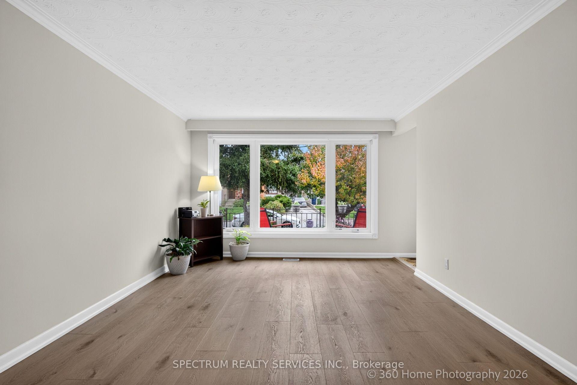 Photo 24 of 37 Newlin Crescent, North York, Glenfield-Jane Heights — HOMEH