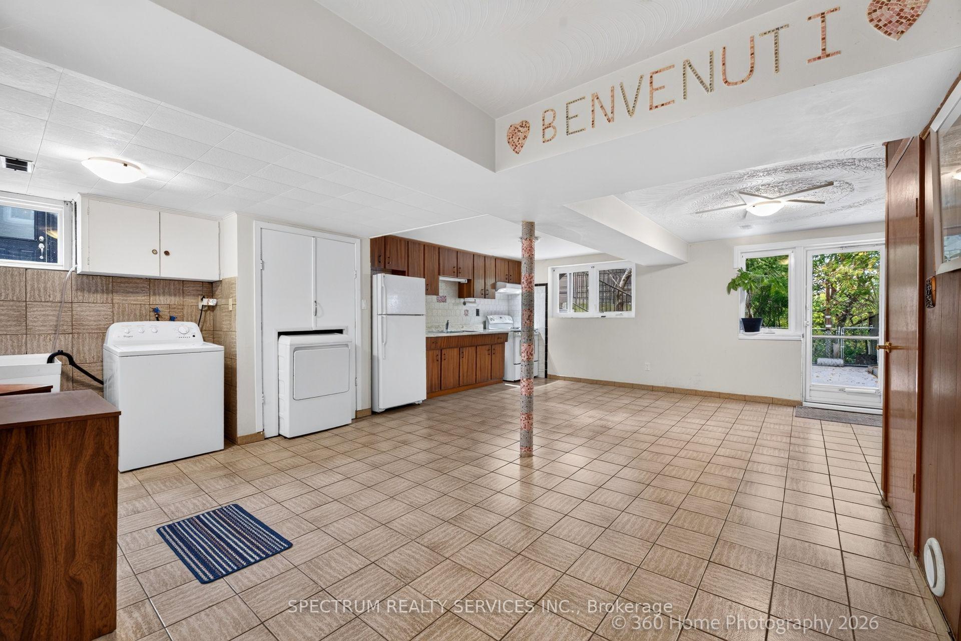Photo 29 of 37 Newlin Crescent, North York, Glenfield-Jane Heights — HOMEH