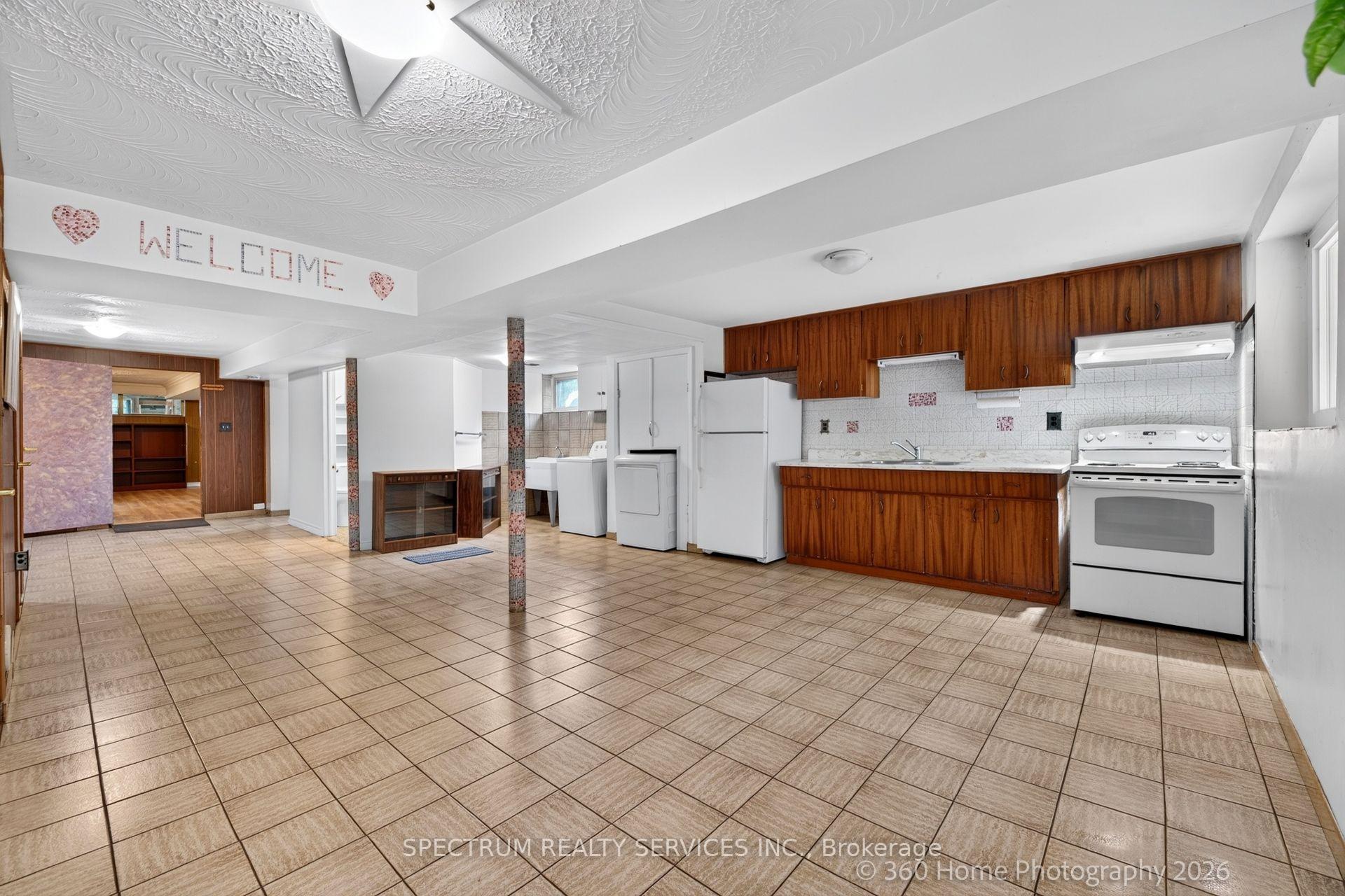 Photo 31 of 37 Newlin Crescent, North York, Glenfield-Jane Heights — HOMEH
