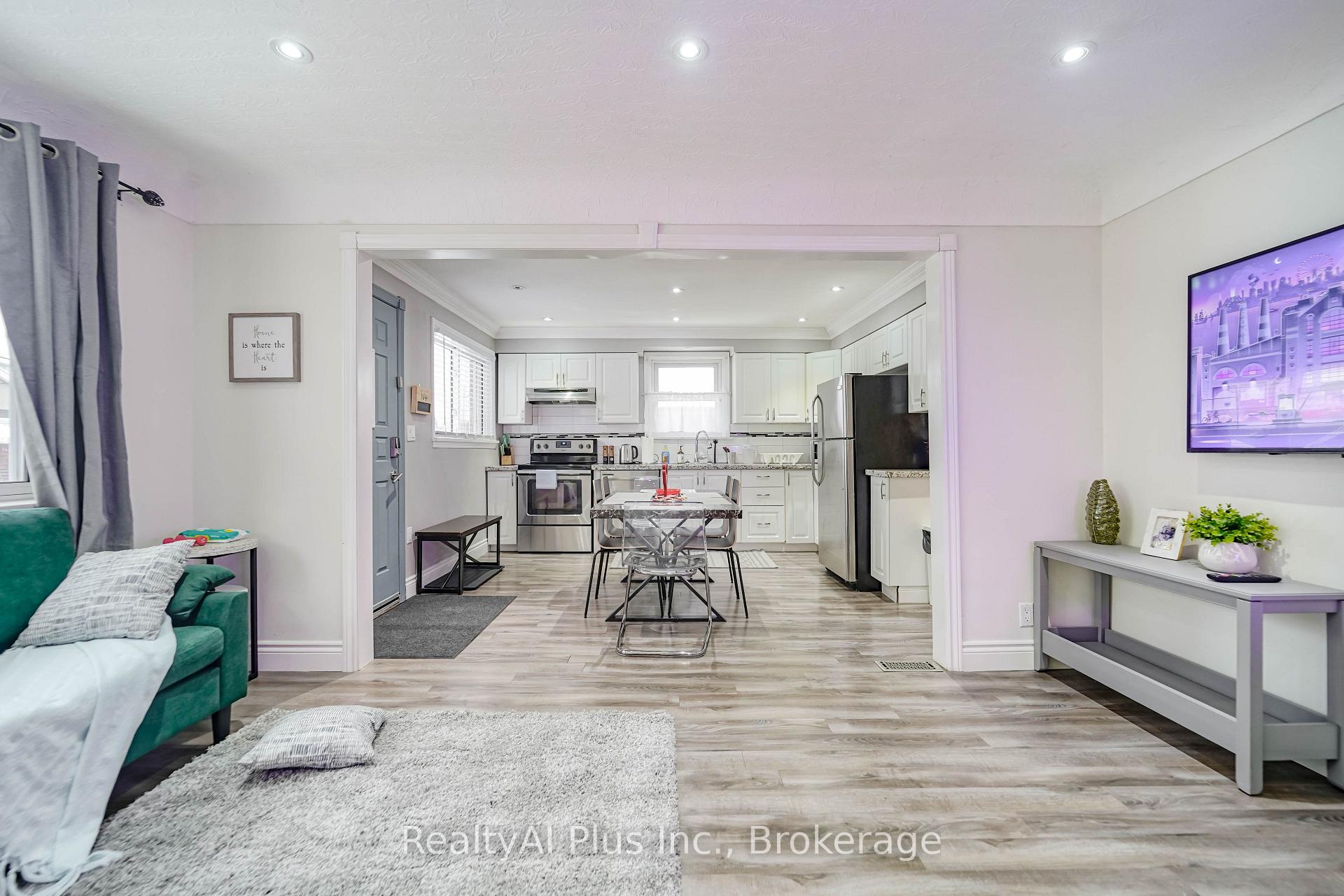 Photo 12 of 137 Banting Avenue, Oshawa, Central — HOMEH