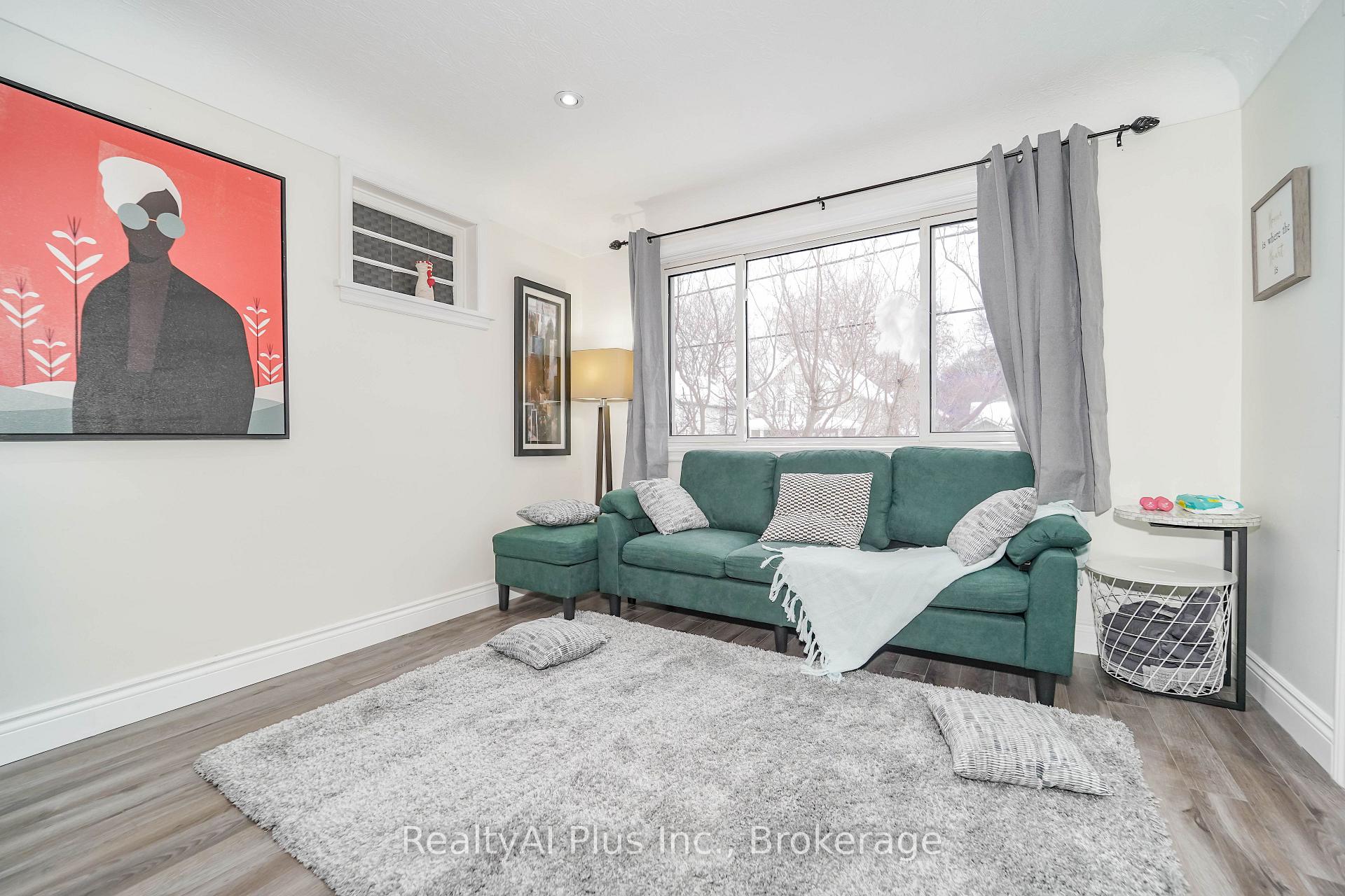 Photo 14 of 137 Banting Avenue, Oshawa, Central — HOMEH