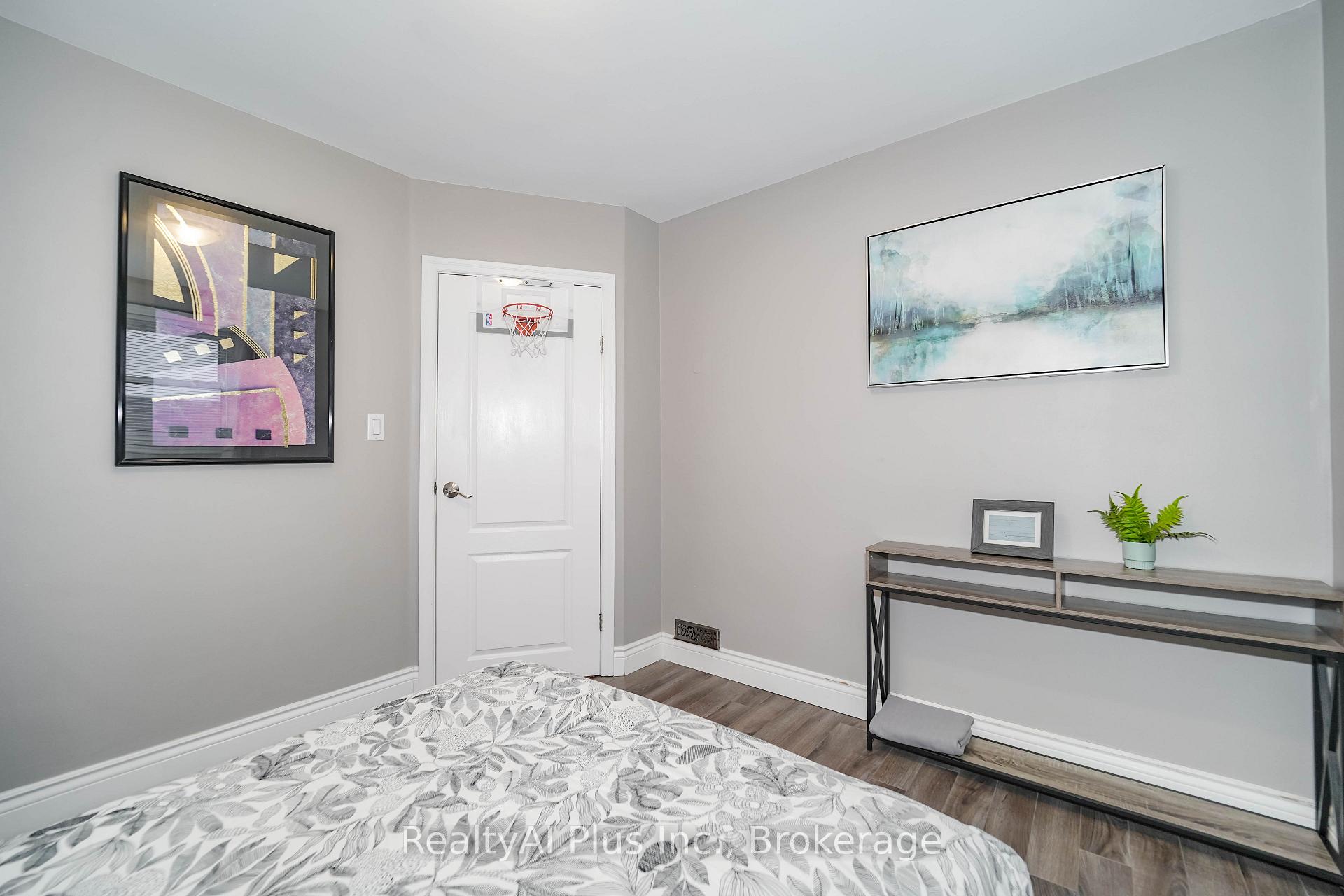 Photo 29 of 137 Banting Avenue, Oshawa, Central — HOMEH