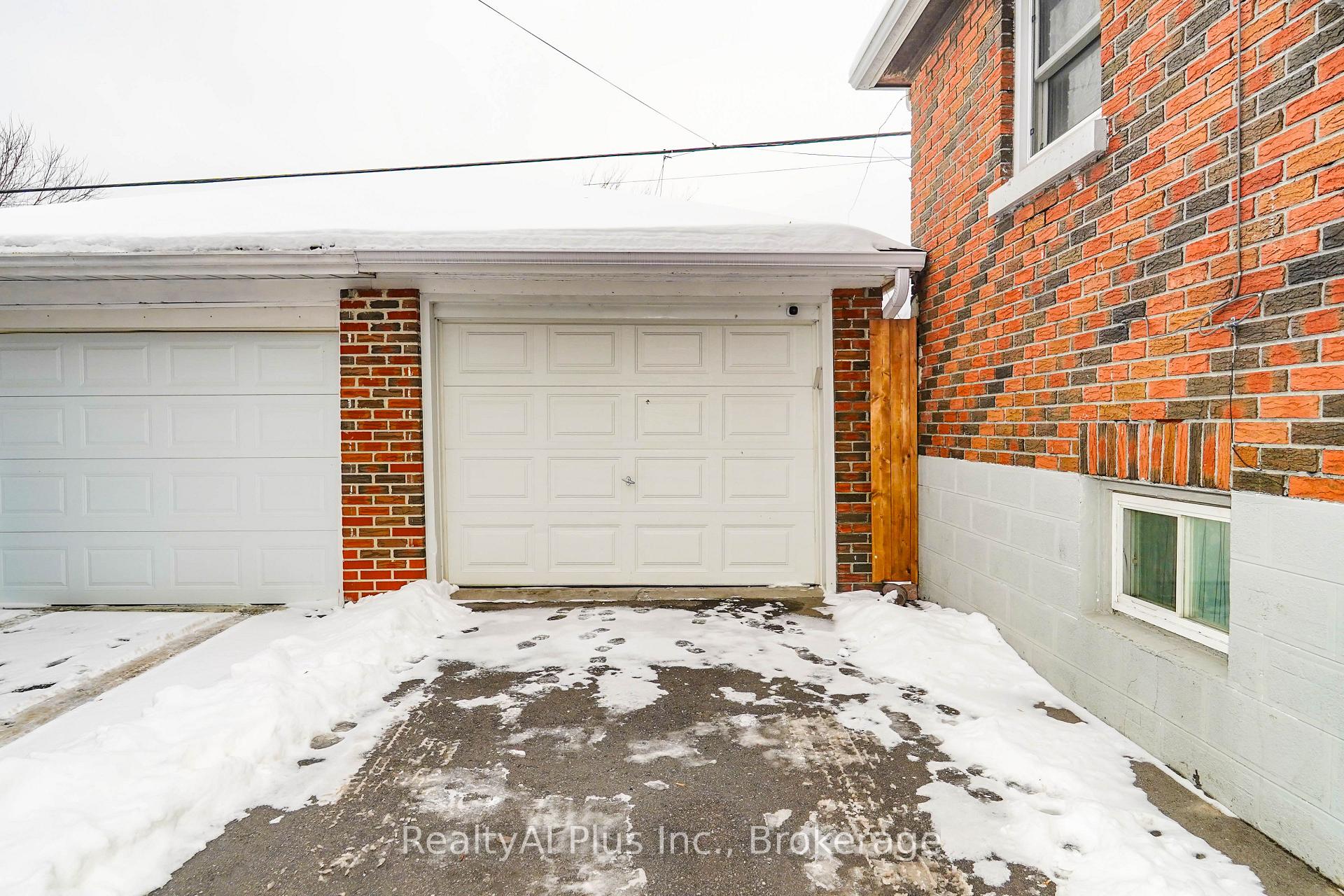 Photo 31 of 137 Banting Avenue, Oshawa, Central — HOMEH