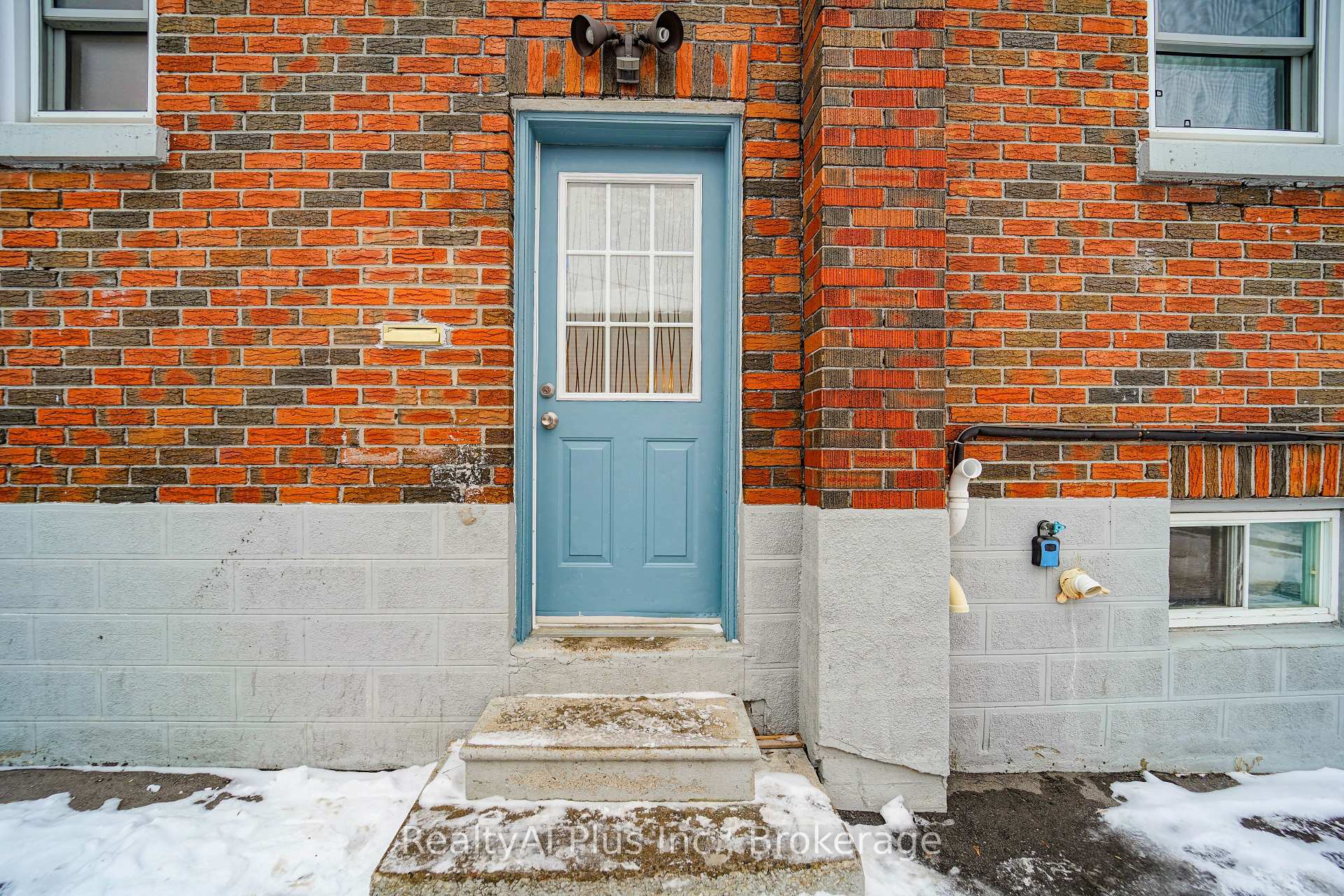 Photo 32 of 137 Banting Avenue, Oshawa, Central — HOMEH