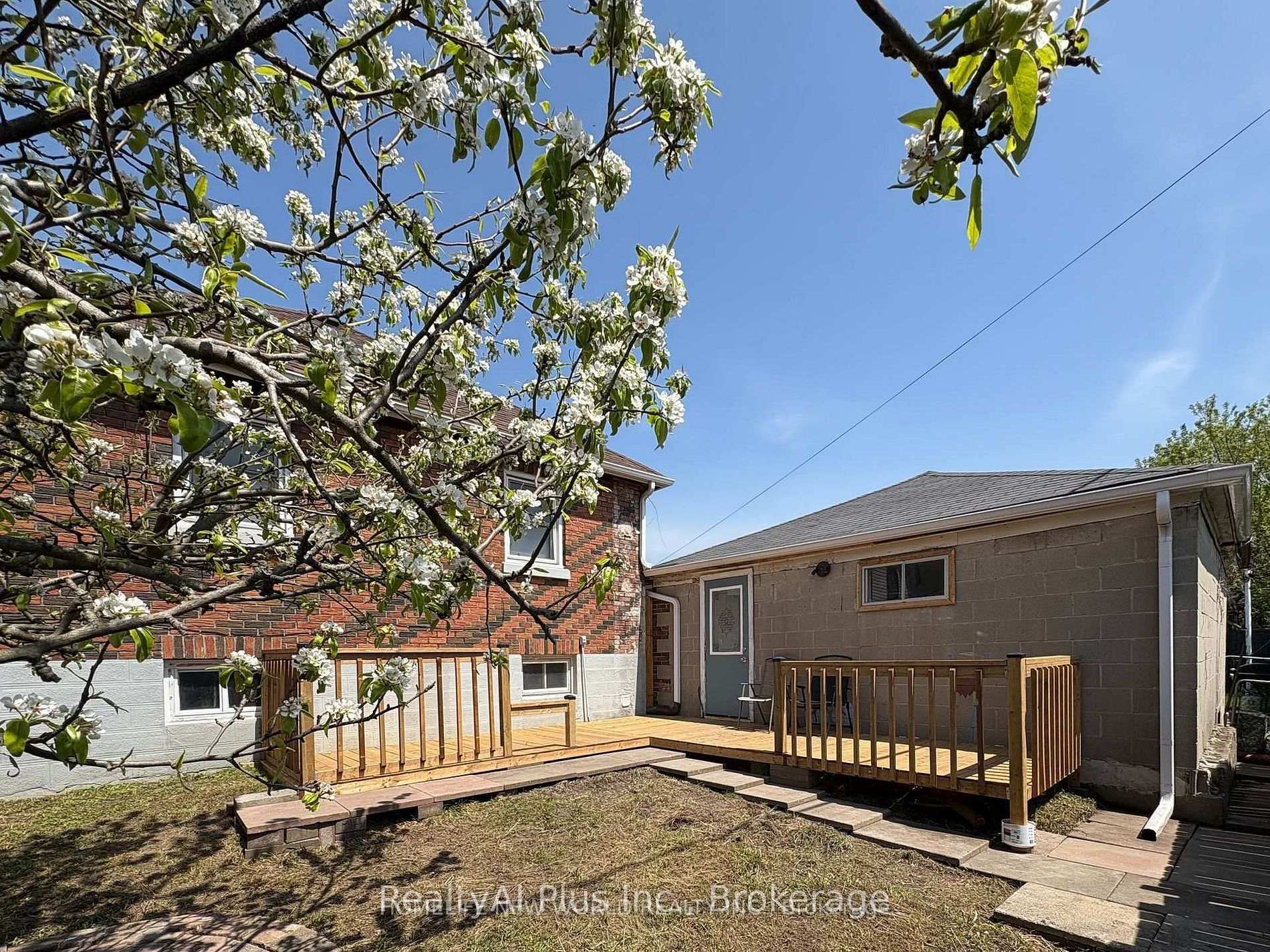 Photo 39 of 137 Banting Avenue, Oshawa, Central — HOMEH