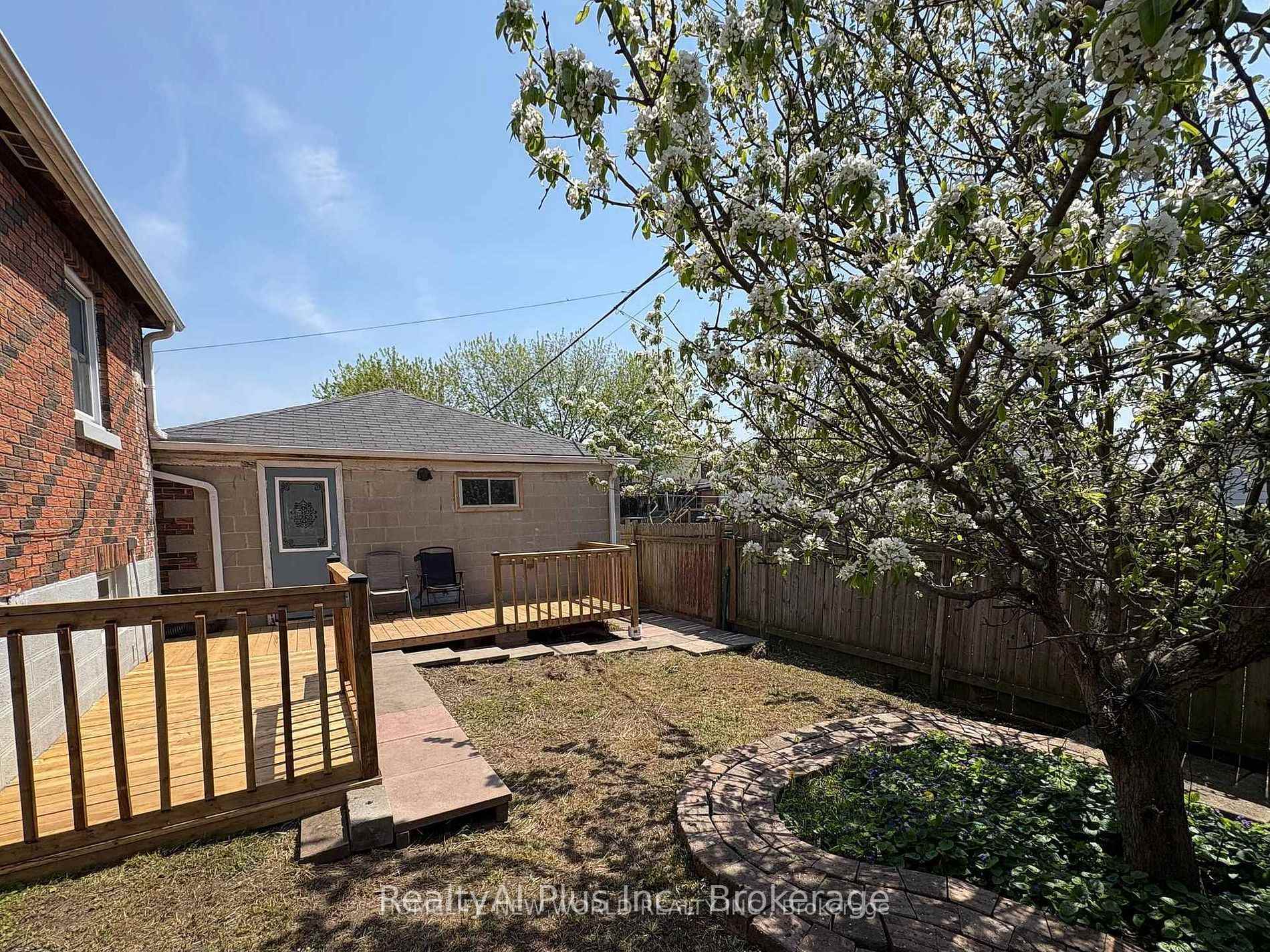 Photo 41 of 137 Banting Avenue, Oshawa, Central — HOMEH