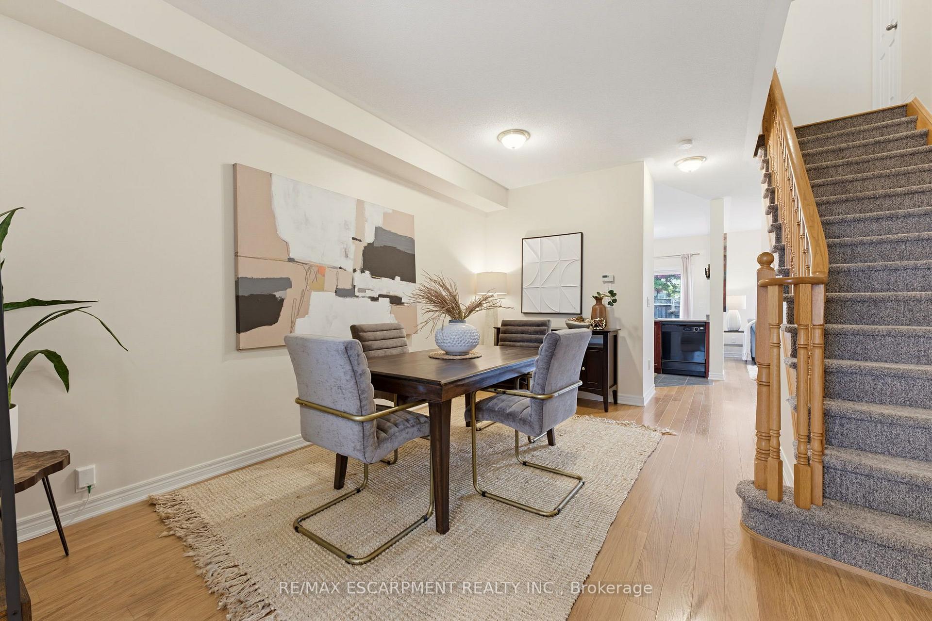 Photo 4 of 63 Golden Iris Crescent, Hamilton, Waterdown — HOMEH