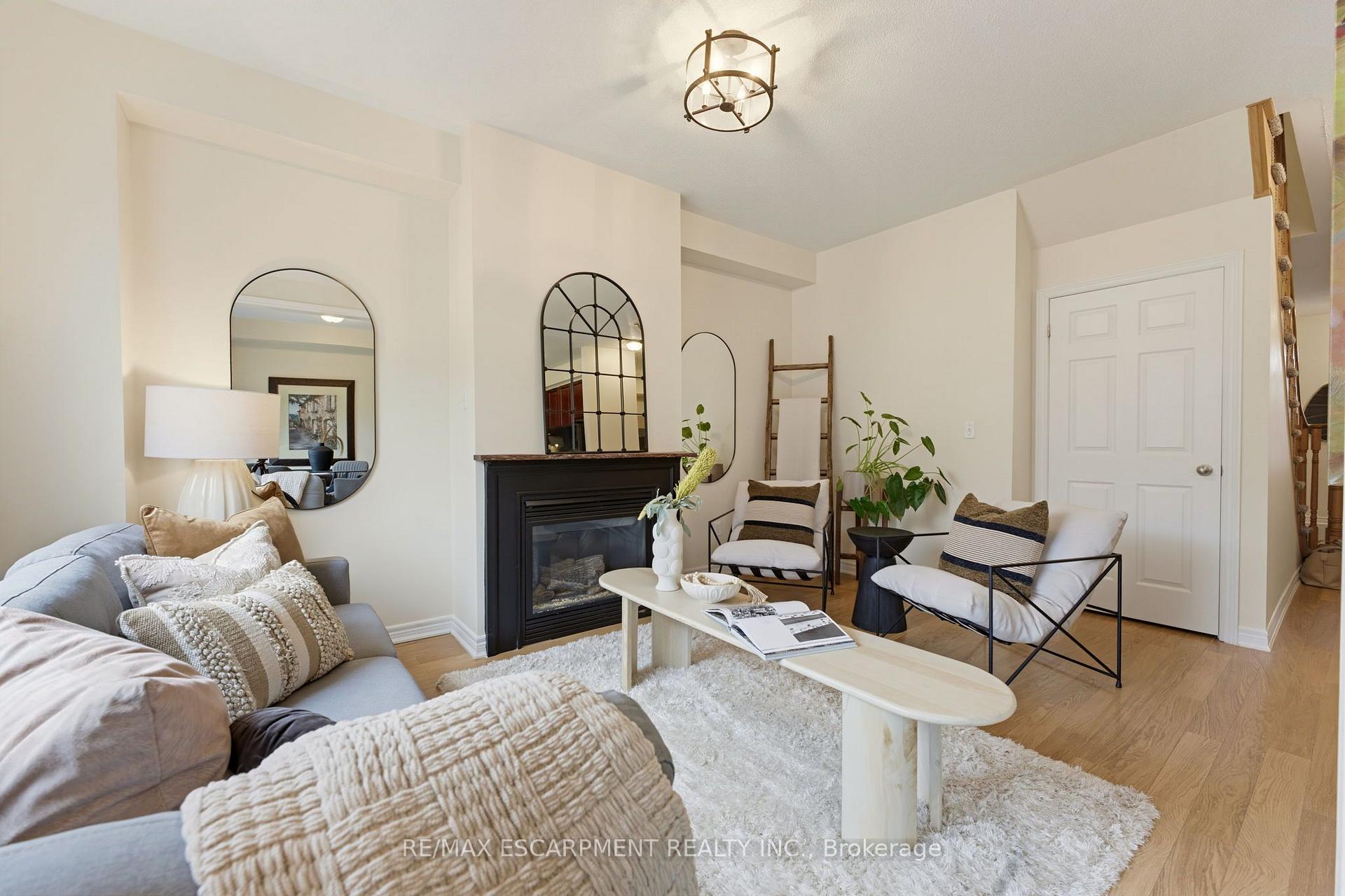 Photo 6 of 63 Golden Iris Crescent, Hamilton, Waterdown — HOMEH