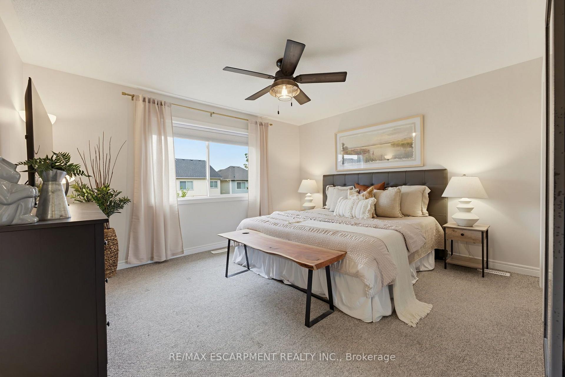 Photo 9 of 63 Golden Iris Crescent, Hamilton, Waterdown — HOMEH