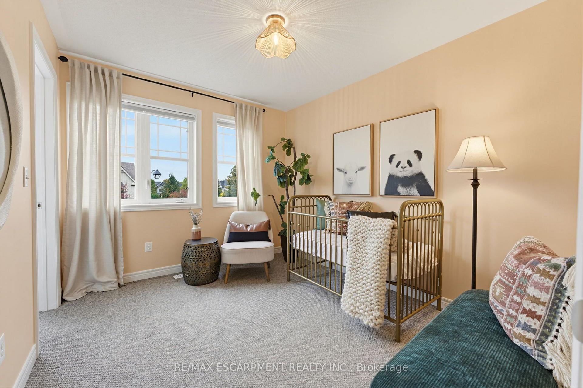 Photo 13 of 63 Golden Iris Crescent, Hamilton, Waterdown — HOMEH