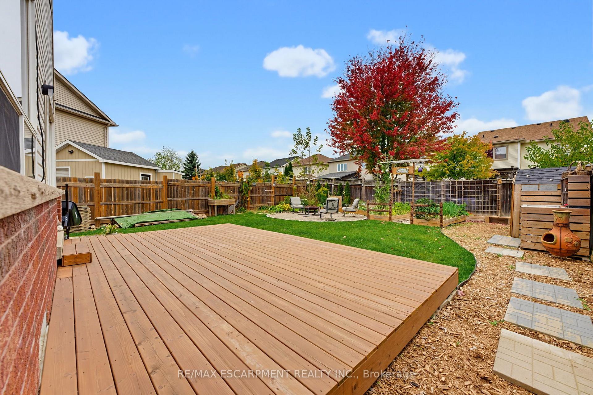 Photo 15 of 63 Golden Iris Crescent, Hamilton, Waterdown — HOMEH