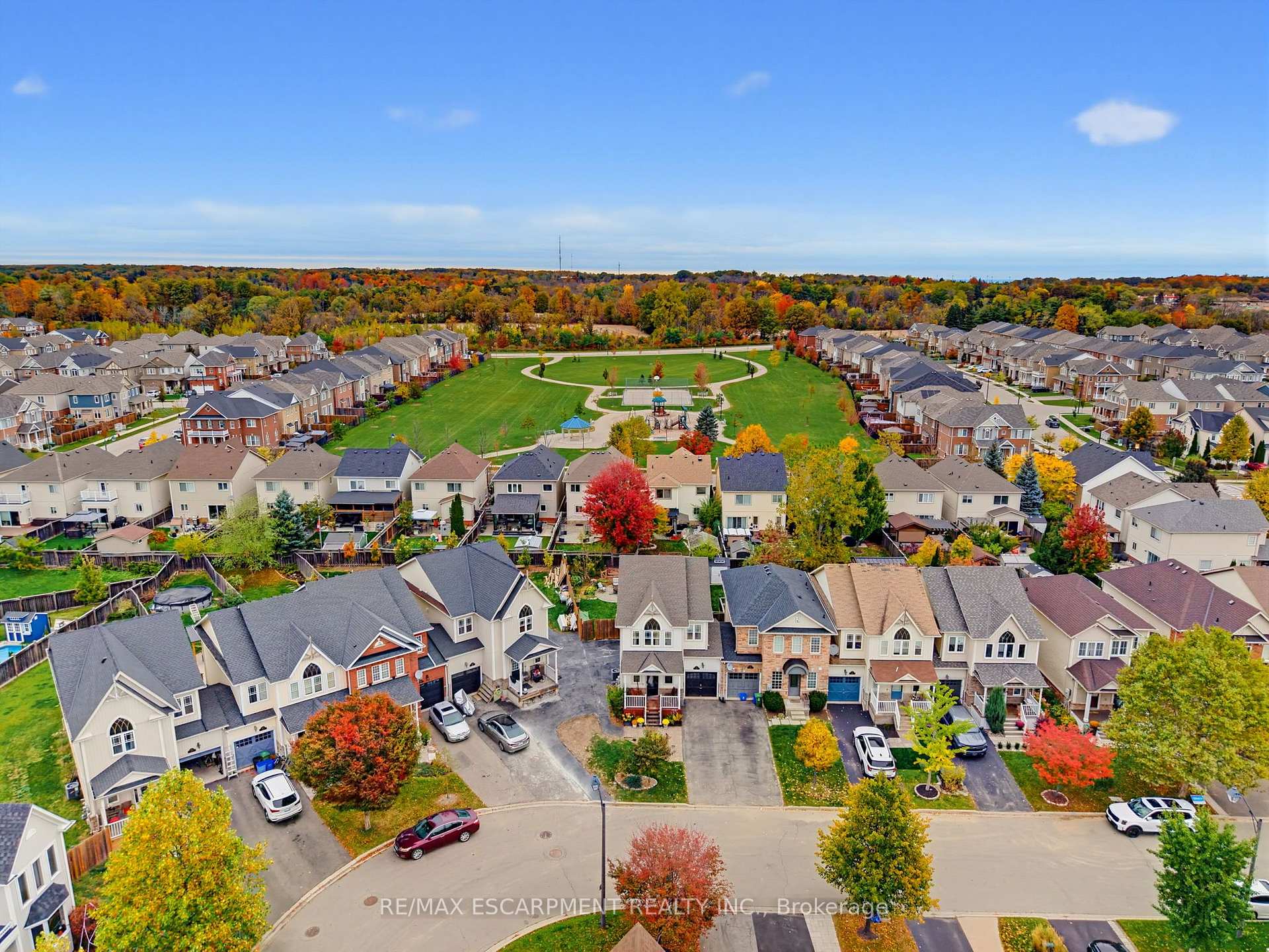 Photo 19 of 63 Golden Iris Crescent, Hamilton, Waterdown — HOMEH