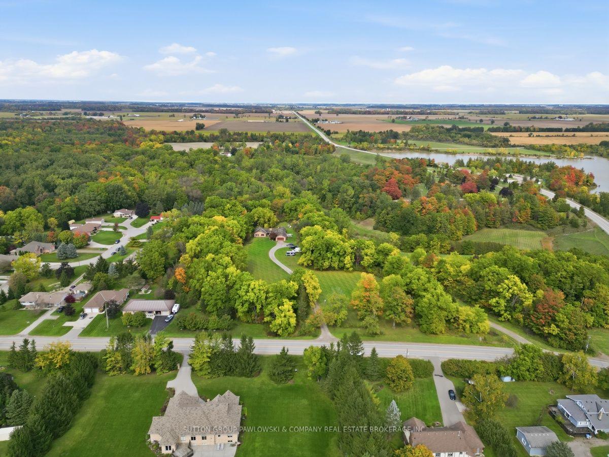 Photo 3 of 2174 Parkhill Drive, North Middlesex, Parkhill — HOMEH